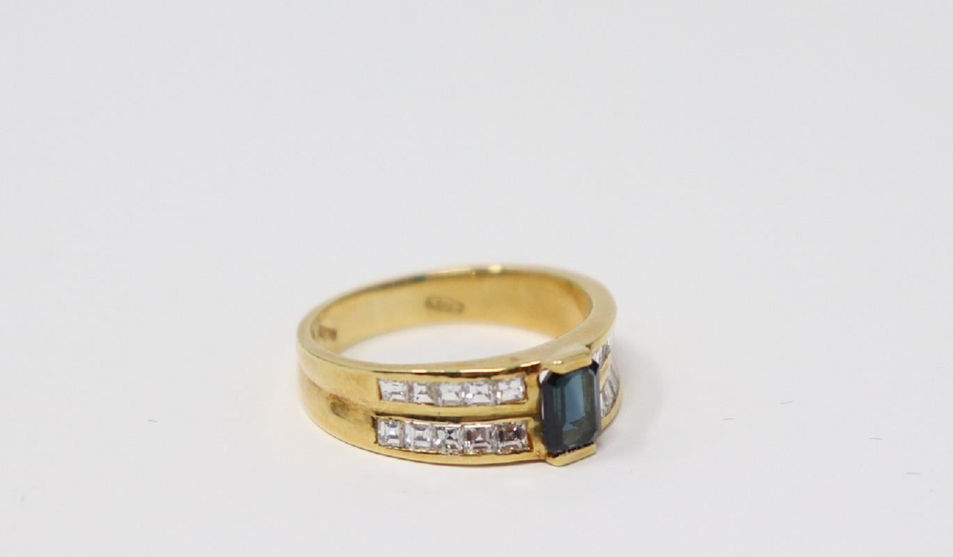 Emerald Cut 0.70 Carat Blue Sapphire Yellow Gold and Diamonds Wedding or Engagement Ring For Sale
