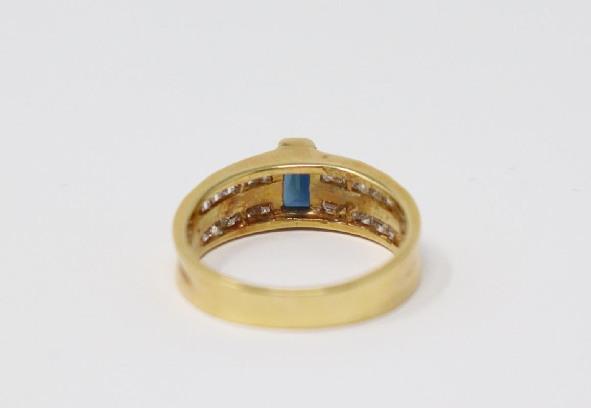 0.70 Carat Blue Sapphire Yellow Gold and Diamonds Wedding or Engagement Ring In New Condition For Sale In Bosco Marengo, IT