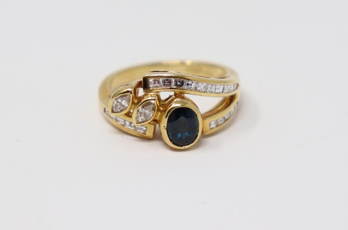 0.70 Carat Blue Sapphire Yellow Gold and Diamonds Wedding or Engagement Ring For Sale 1