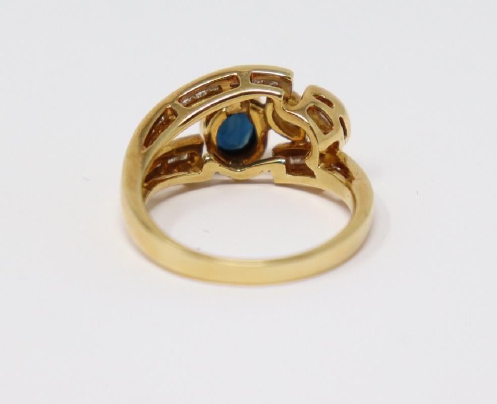 0.70 Carat Blue Sapphire Yellow Gold and Diamonds Wedding or Engagement Ring For Sale 2