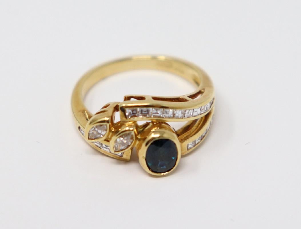 0.70 Carat Blue Sapphire Yellow Gold and Diamonds Wedding or Engagement Ring For Sale 3