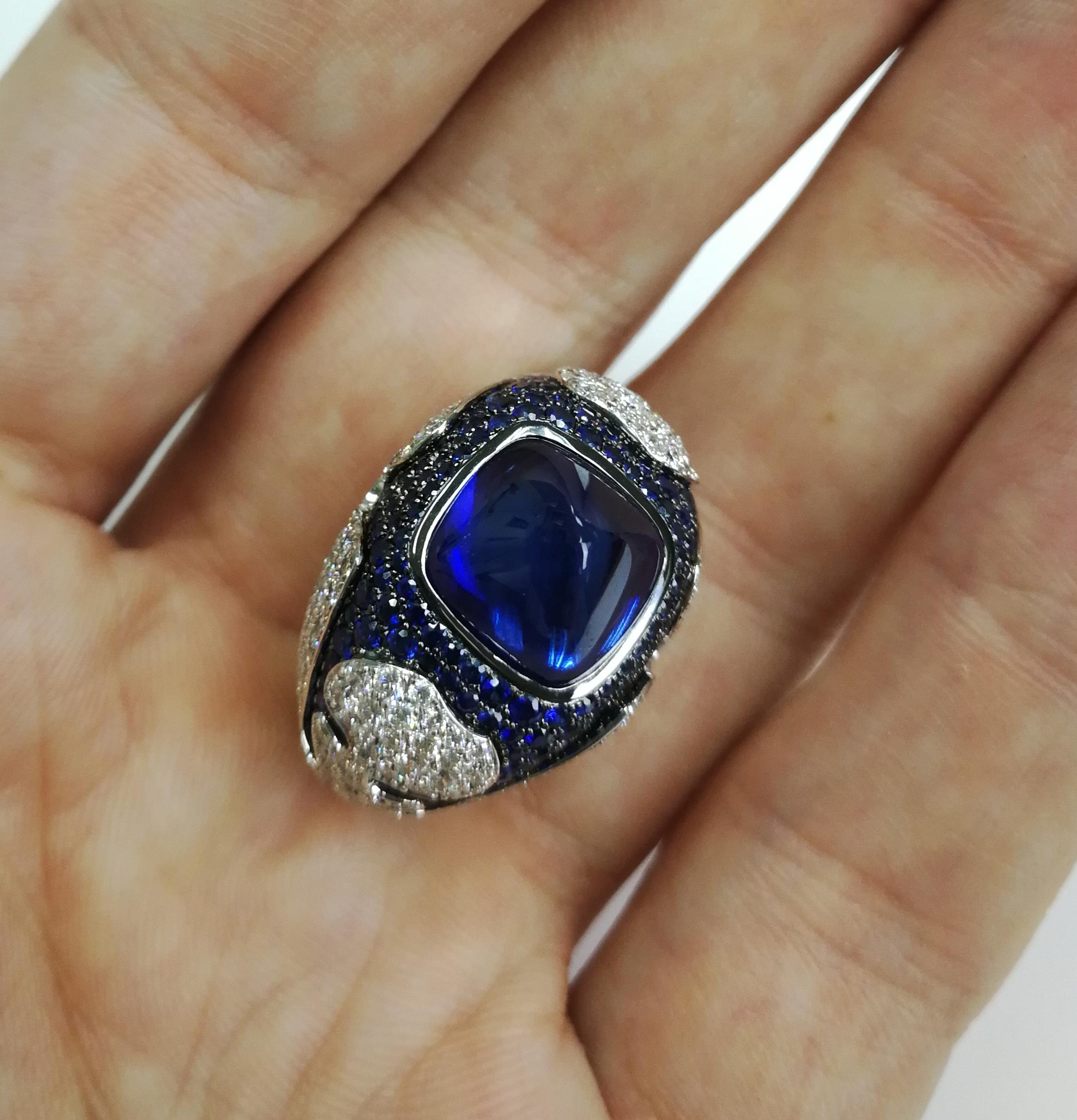Blue Sapphire 10.31 Carat Diamonds 18 Karat White Gold Maghreb Ring In New Condition For Sale In Bangkok, TH
