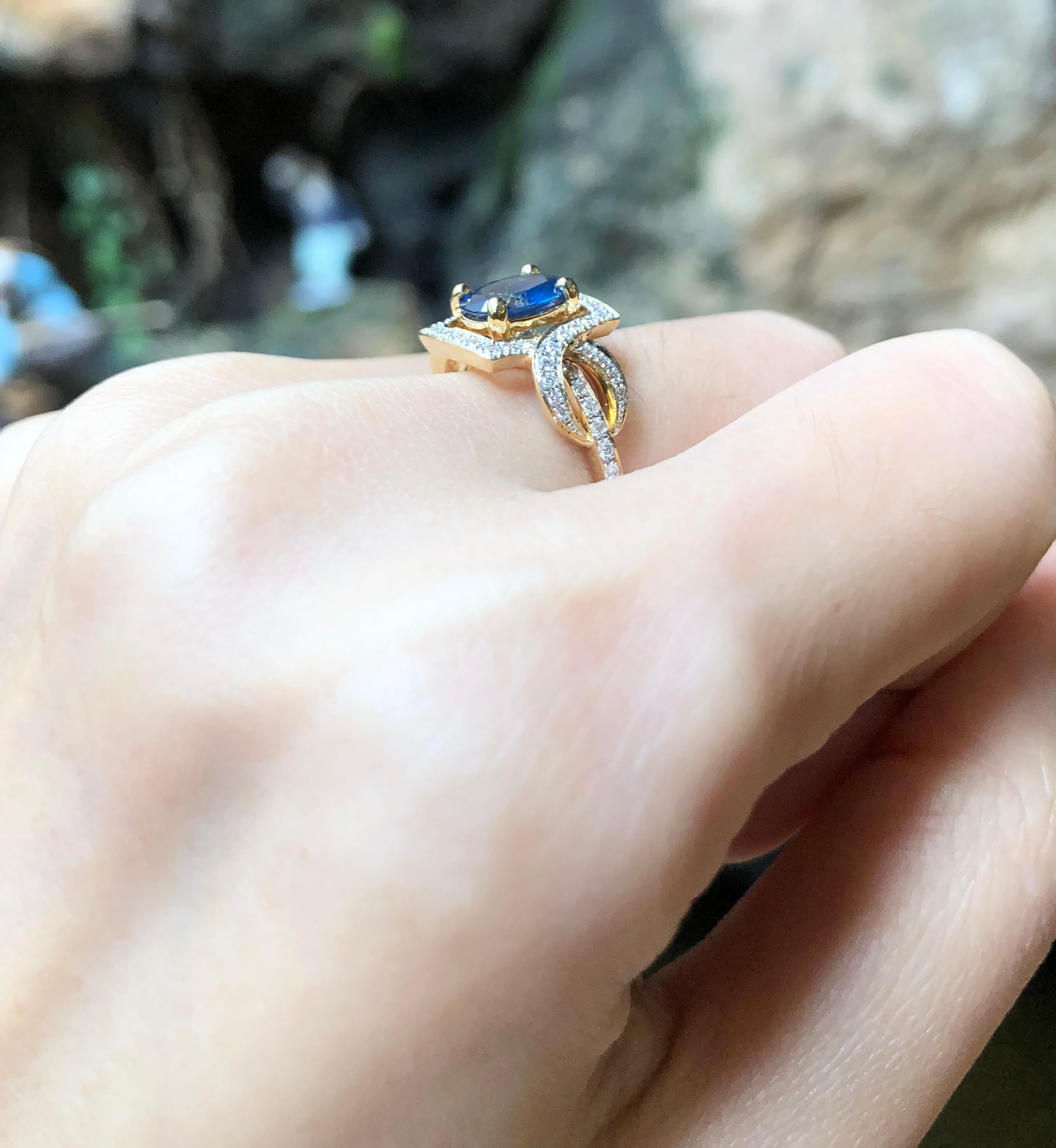 Blue Sapphire 1.18 Carats with Diamond 0.27 Carat Ring Set in 18 Karat Gold Sett For Sale 4