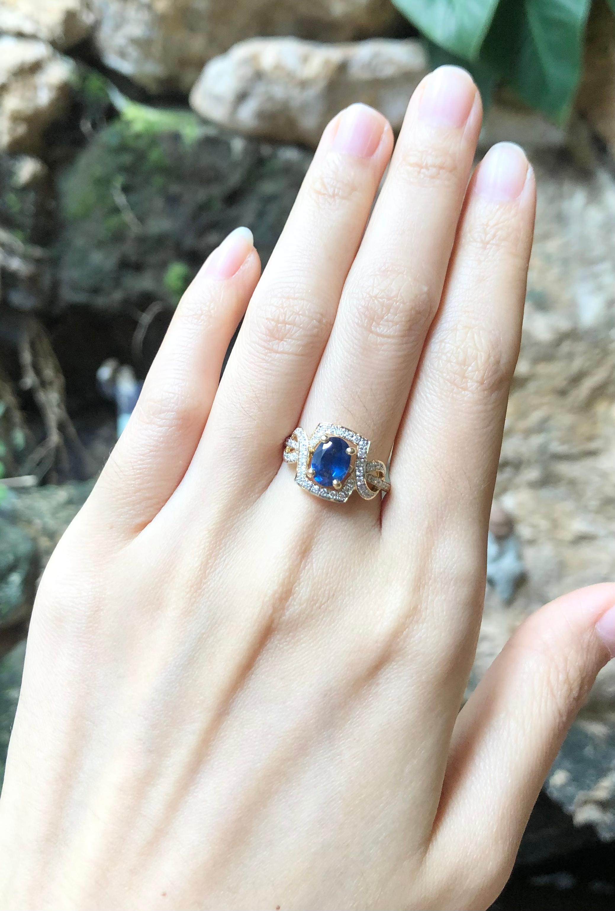Blue Sapphire 1.18 Carats with Diamond 0.27 Carat Ring Set in 18 Karat Gold Sett In New Condition For Sale In Bangkok, TH