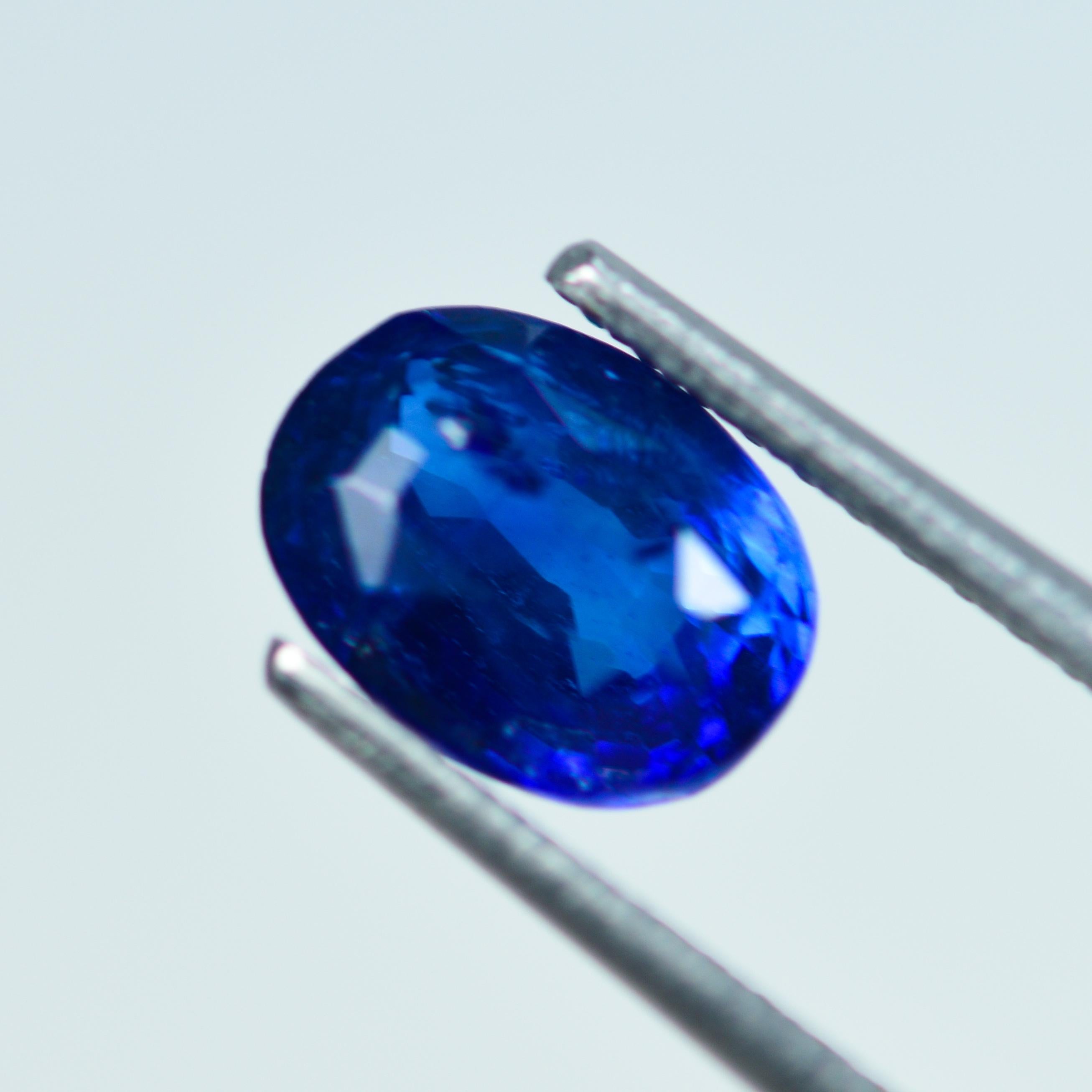 Oval Cut Natural Blue Sapphire 1.35 Carat IGI Certified For Sale