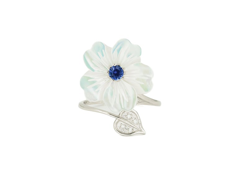 For Sale:  Blue Sapphire 14k Gold Ring with Carved Mother of Pearl Flower 5