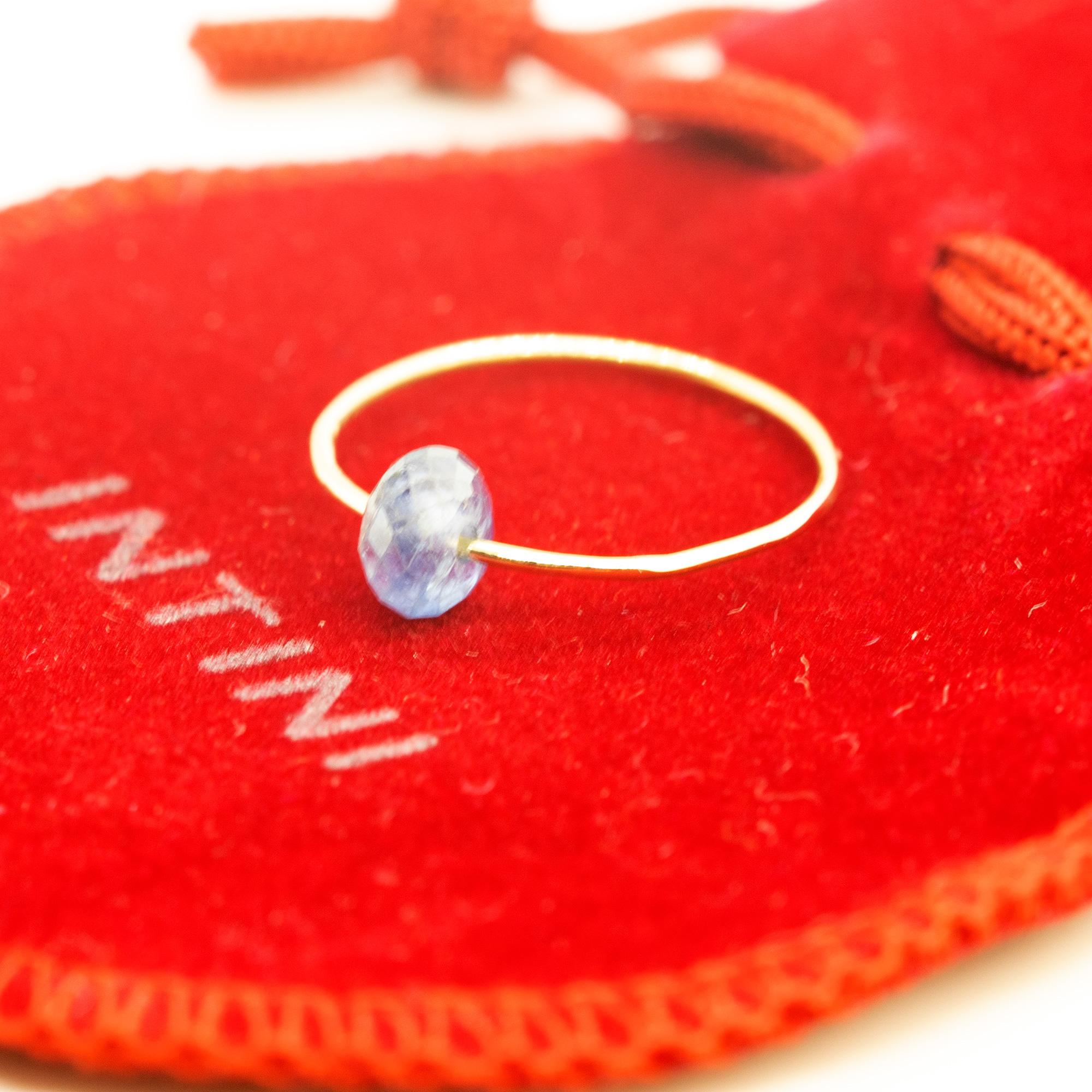 Bague Planet Signature INTINI Jewels. Bague de conception contemporaine en or jaune 18 carats.  Passion et intensité mélangées en un seul bijou. Faites-vous plaisir avec un design fort et minimaliste, pour un look chic et époustouflant. Ce design