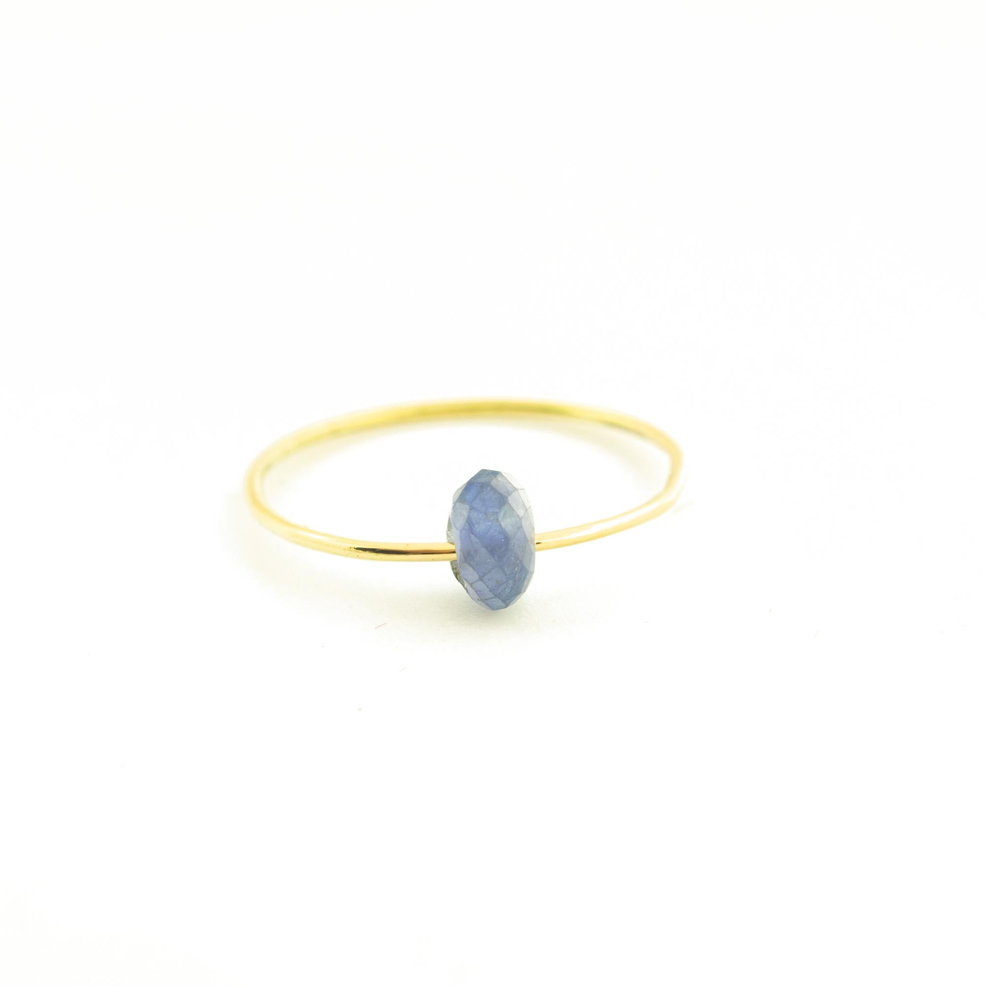 Taille ronde INTINI Jewels Bague jonc Planet Boho Chic en or jaune 18 carats avec saphir bleu et perles en vente