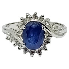 Saphir bleu 1,87 carat uniquement chauffé sur or blanc plaqué sur argent sterling