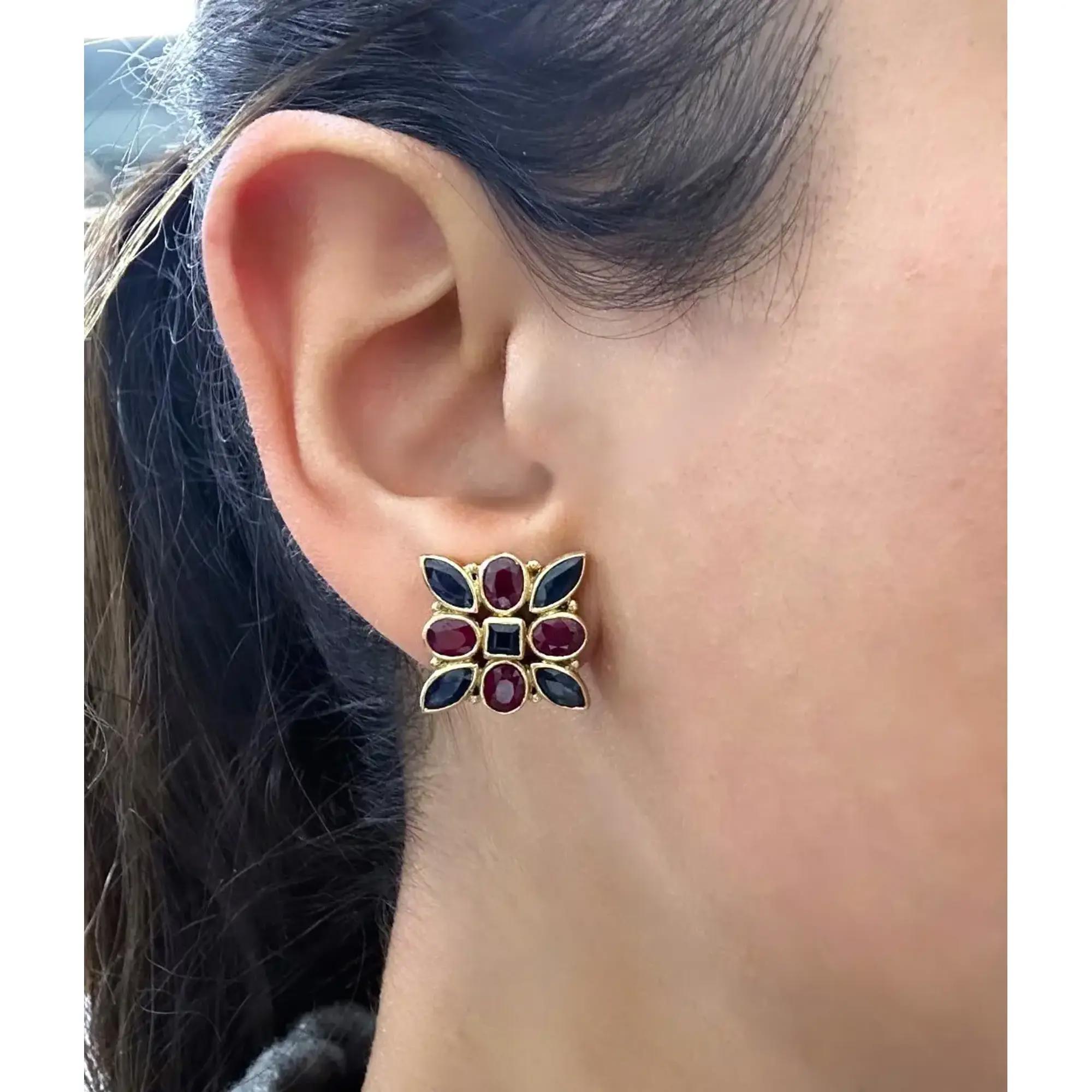 Ohrstecker 18K Gelbgold mit blauem Saphir 2,73 Gesamtkaratgewicht und Rubin 3,00 Gesamtkaratgewicht (Marquiseschliff) im Angebot