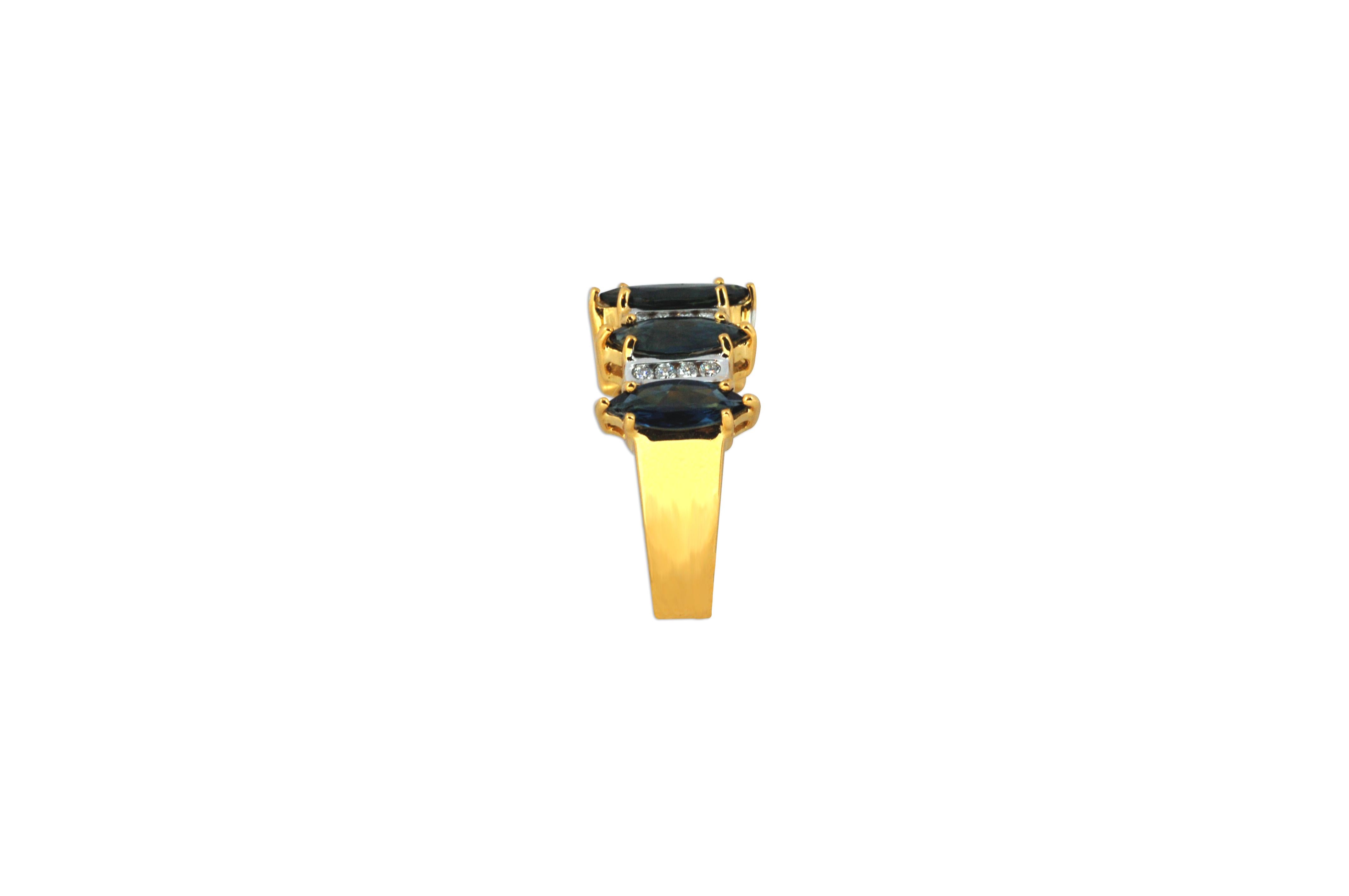 Blue Sapphire 3.04 Carat with Diamond 0.18 Carat Ring in 18 Karat Gold Settings In New Condition For Sale In Bangkok, TH