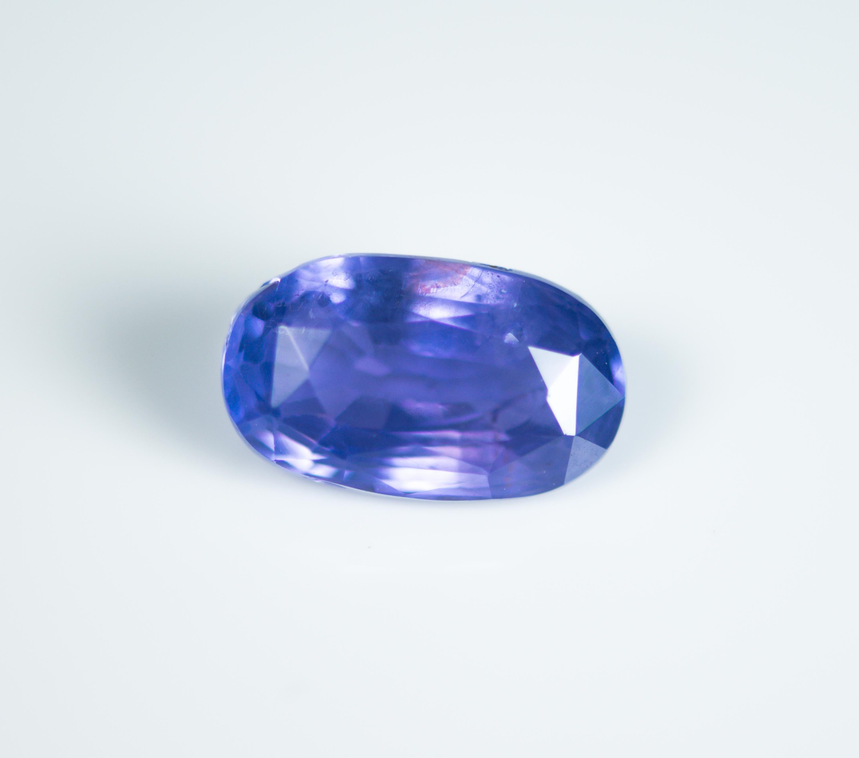Women's or Men's Natural 4.09 Carat Blue Sapphire IGI Certified For Sale