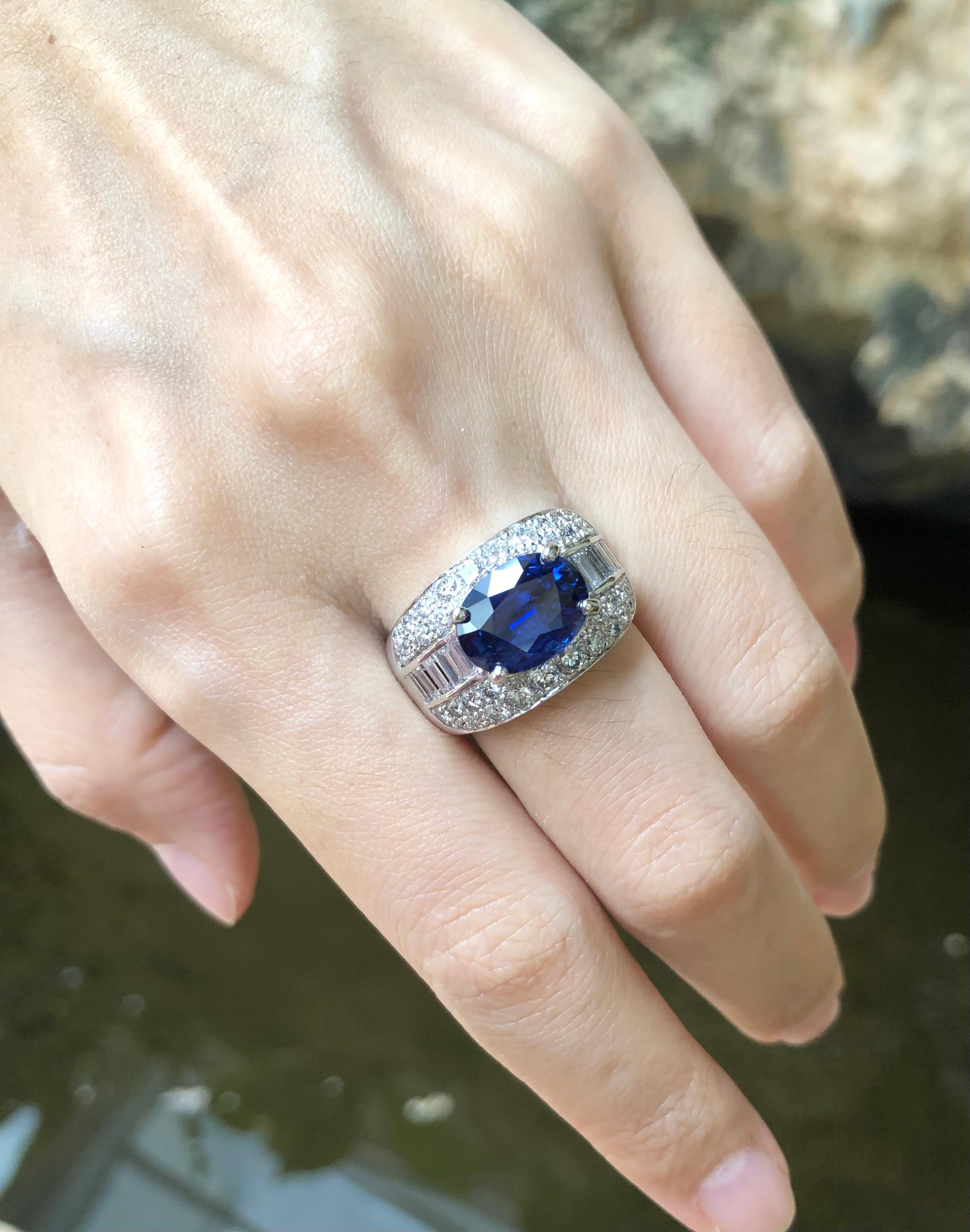 Blue Sapphire 4.34 Carat Diamond 1.94 Carat Ring in 18 Karat White Gold Settings For Sale 5