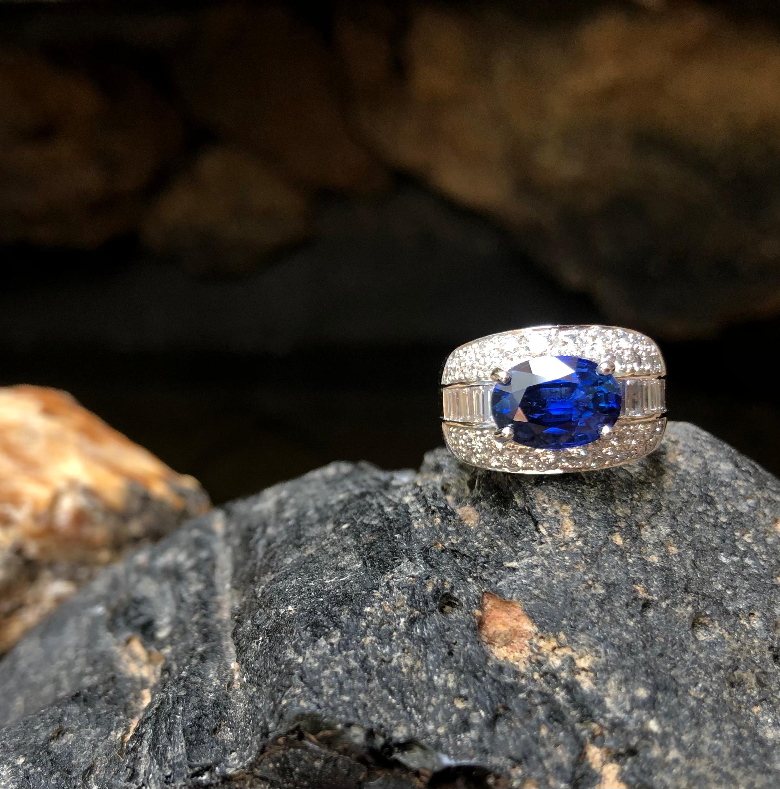 Blue Sapphire 4.34 Carat Diamond 1.94 Carat Ring in 18 Karat White Gold Settings For Sale 7