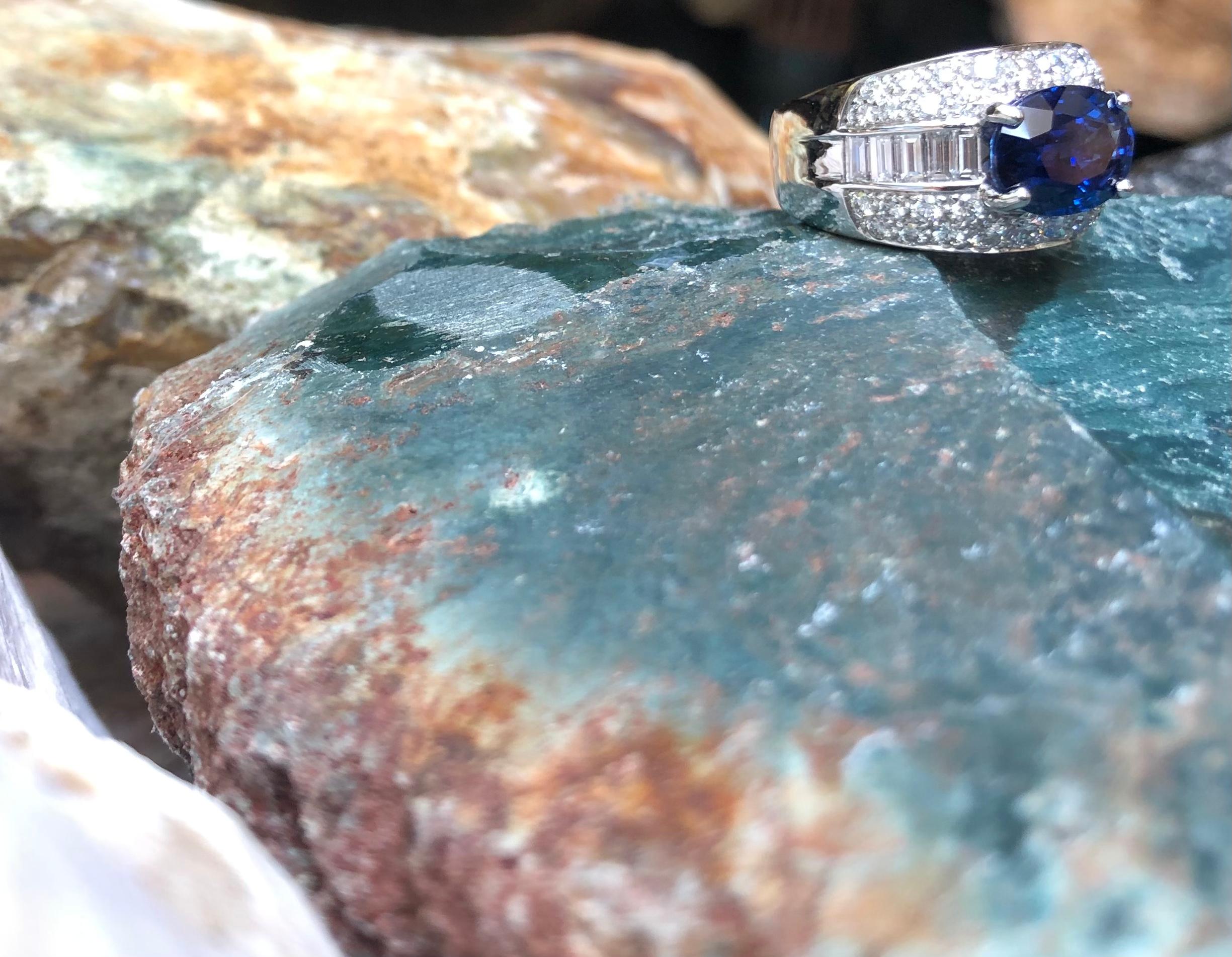 Blue Sapphire 4.34 Carat Diamond 1.94 Carat Ring in 18 Karat White Gold Settings For Sale 8