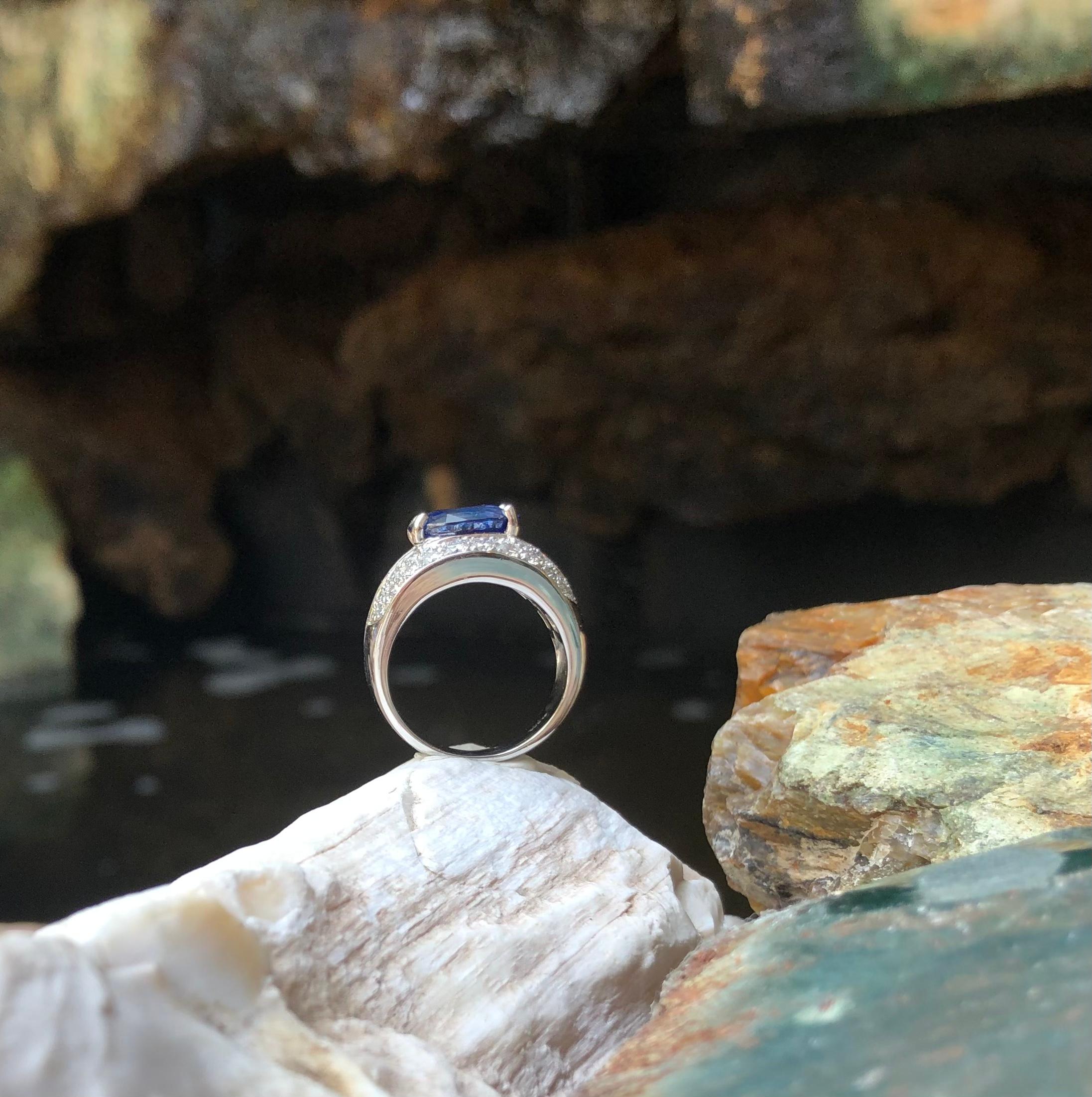 Blauer blauer Saphir 4,34 Karat Diamant 1,44 Karat Ring in 18 Karat Weißgoldfassung im Angebot 11