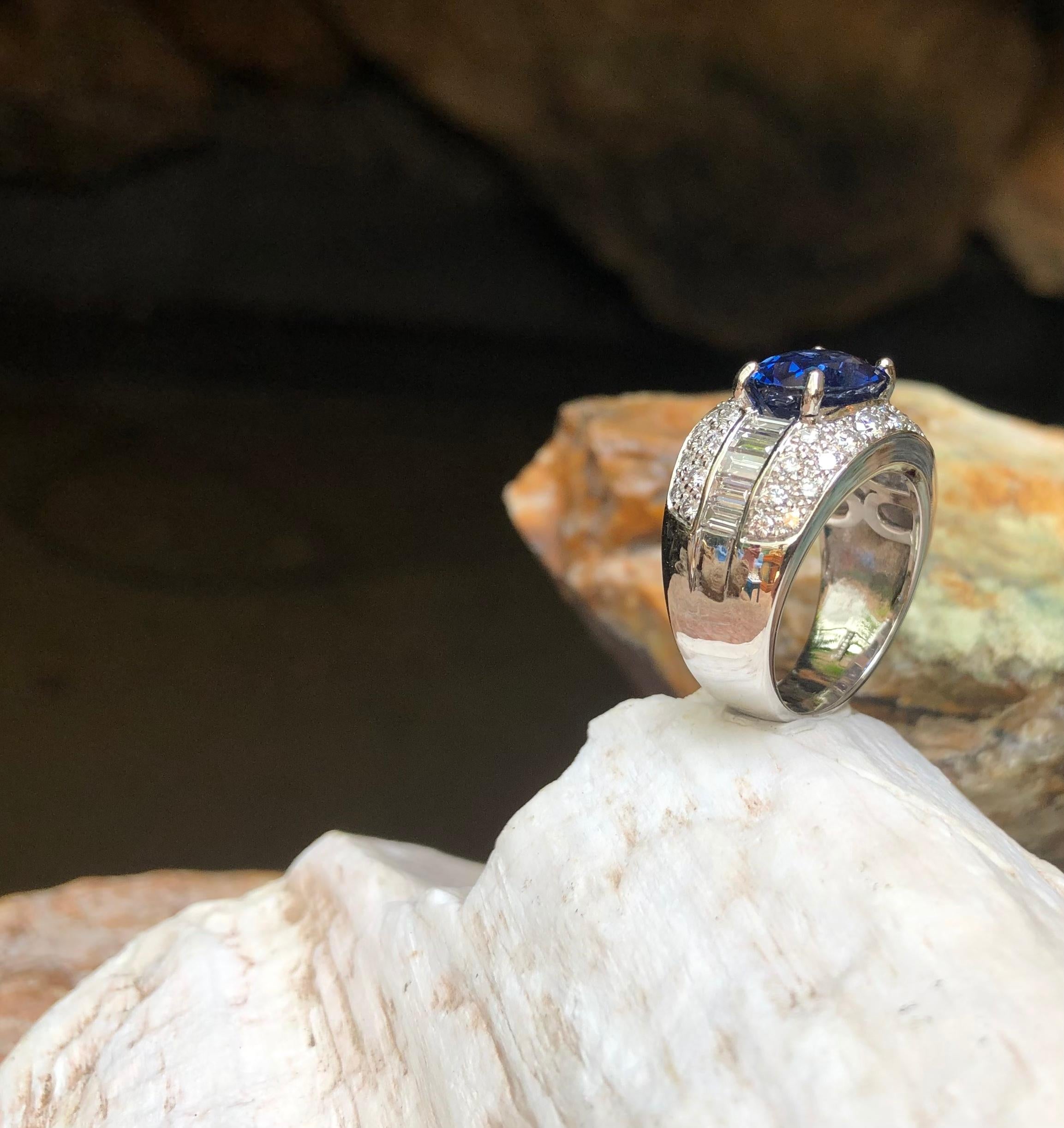 Blue Sapphire 4.34 Carat Diamond 1.94 Carat Ring in 18 Karat White Gold Settings For Sale 13