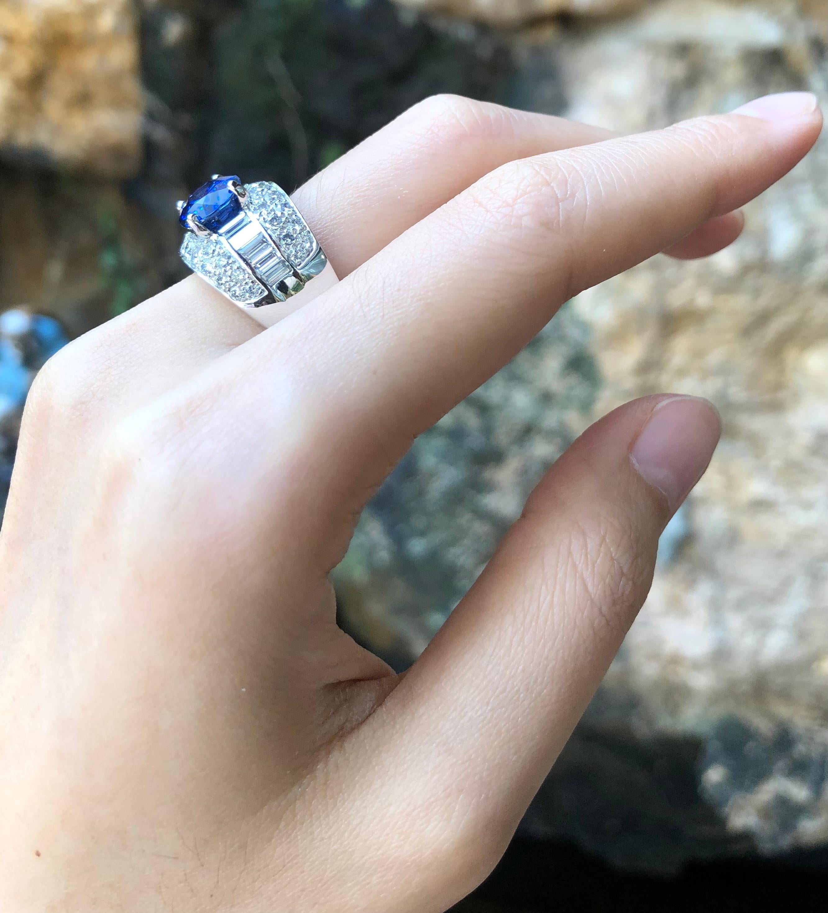 Blauer blauer Saphir 4,34 Karat Diamant 1,44 Karat Ring in 18 Karat Weißgoldfassung im Angebot 1