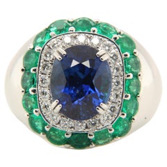 Blue Sapphire 4.89 Carat Ring in 18 Karat White Gold Blue Sapphire 4.89 Carat Ring in 18 Karat White Gold