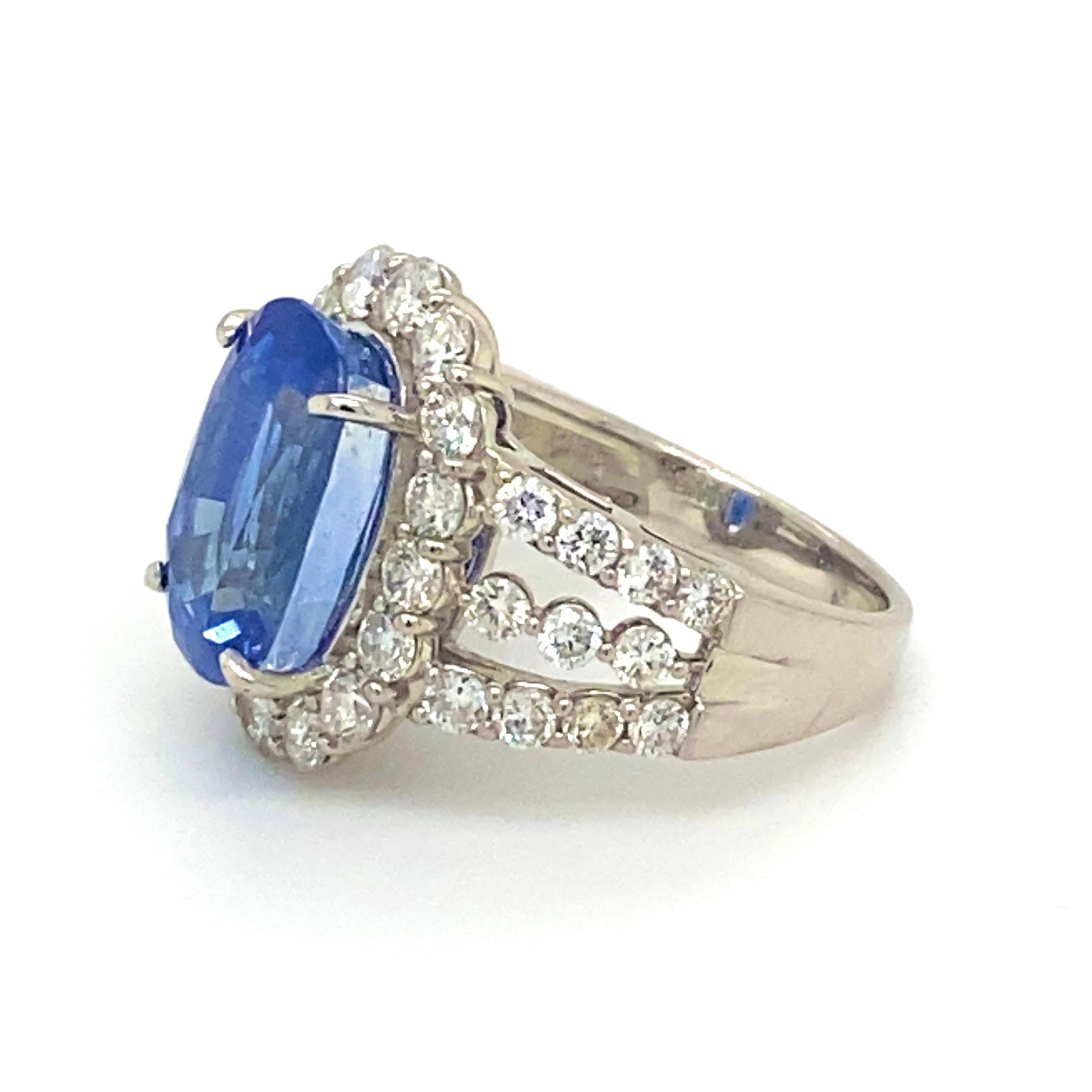 Blue Sapphire 8.25 Carat and Diamond Platinum Ring For Sale 1