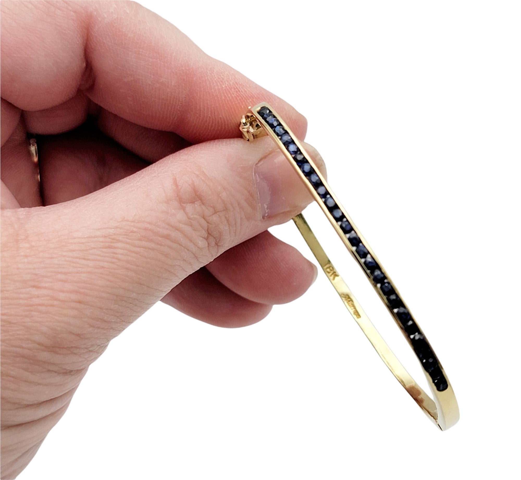 Blauer Saphir und 18 Karat Gelbgold Rechteckiger Scharnier-Armreif mit schmalem Band 3