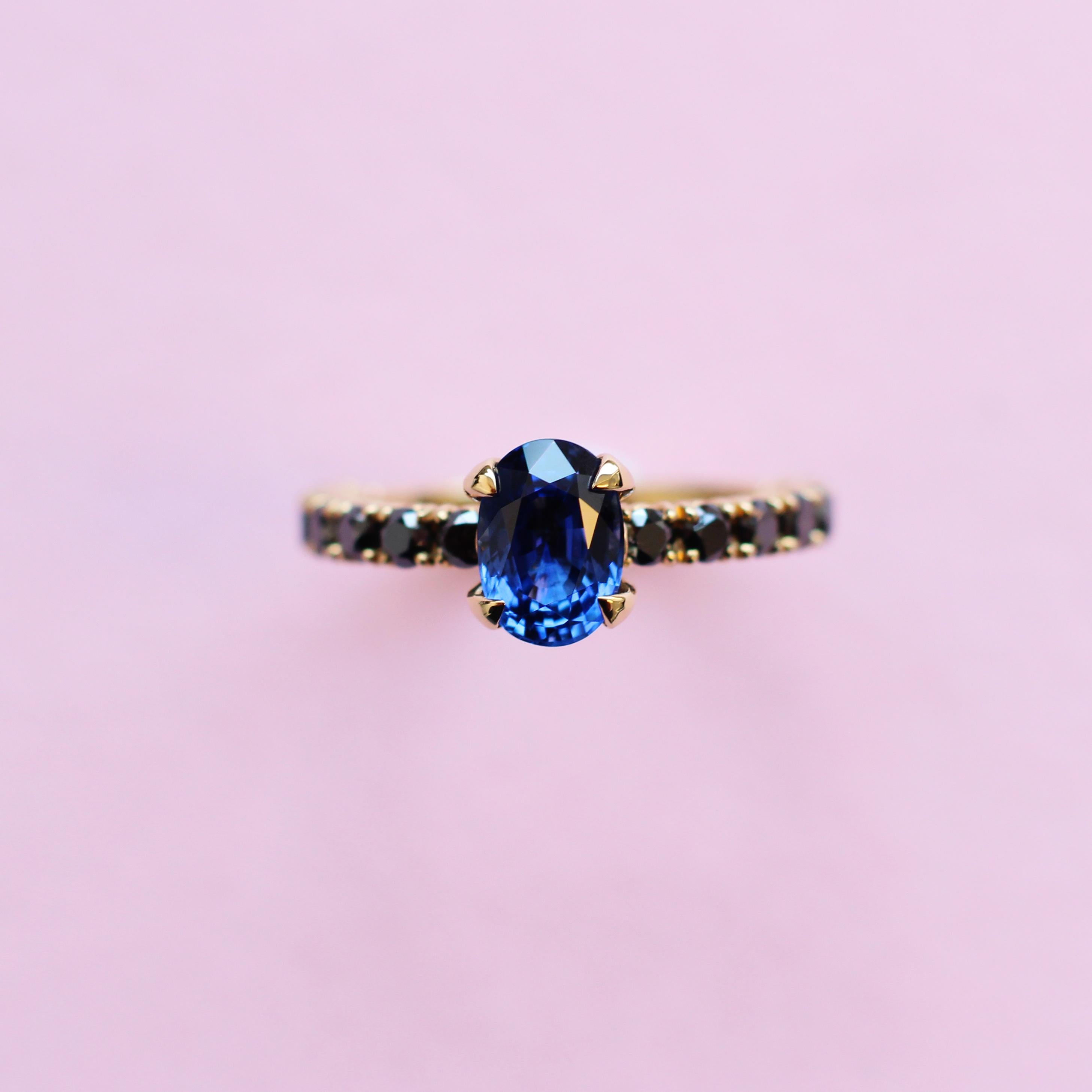 For Sale:  Blue Sapphire and Black Diamond Solitaire Ring Set in 18 Karat Yellow Gold 3