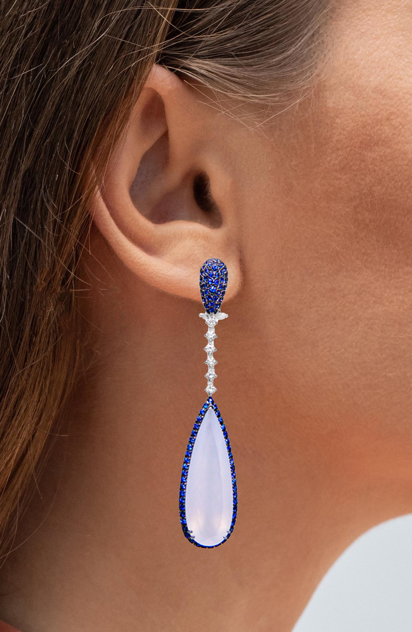Contemporary Blue Sapphire and Chalcedony Dangle Earrings Diamonds 32 Carats 18K Gold For Sale
