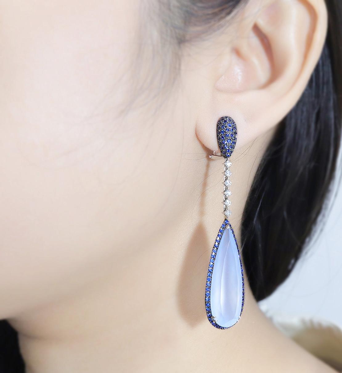 Cabochon Blue Sapphire and Chalcedony Dangle Earrings Diamonds 32 Carats 18K Gold For Sale