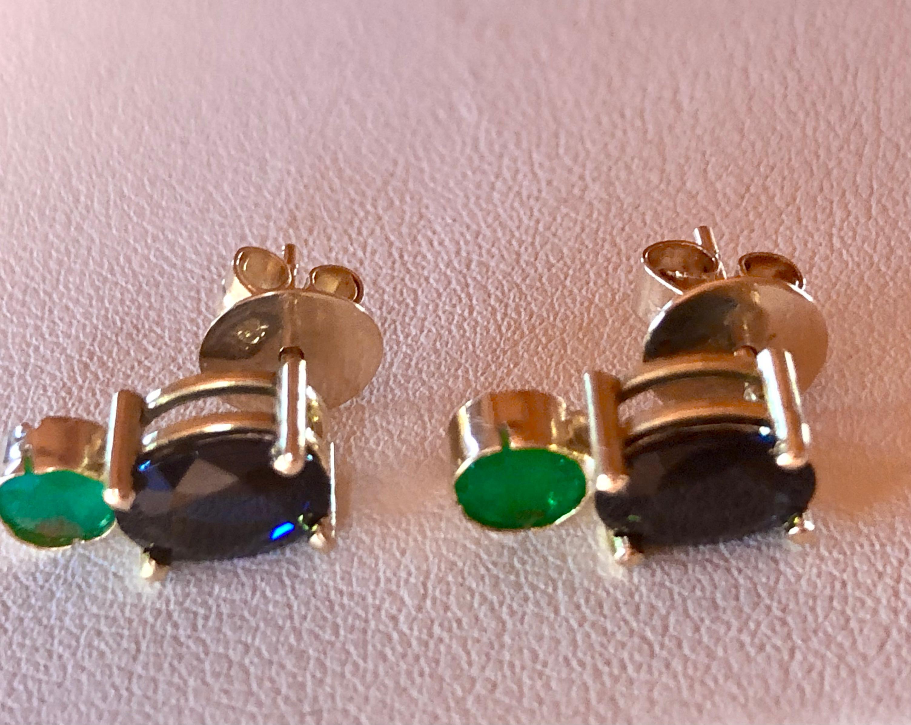 Women's or Men's Blue Sapphire, and Colombian Emerald Stud Earrings 18K Yellow Gold For Sale