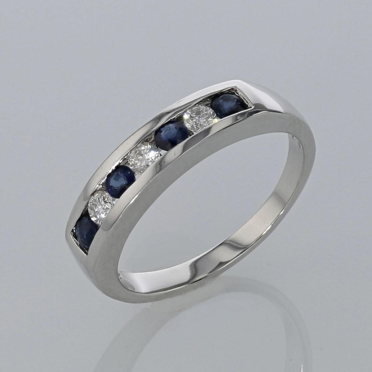 Round Cut Blue Sapphire and Diamond 14K White Gold Ring For Sale