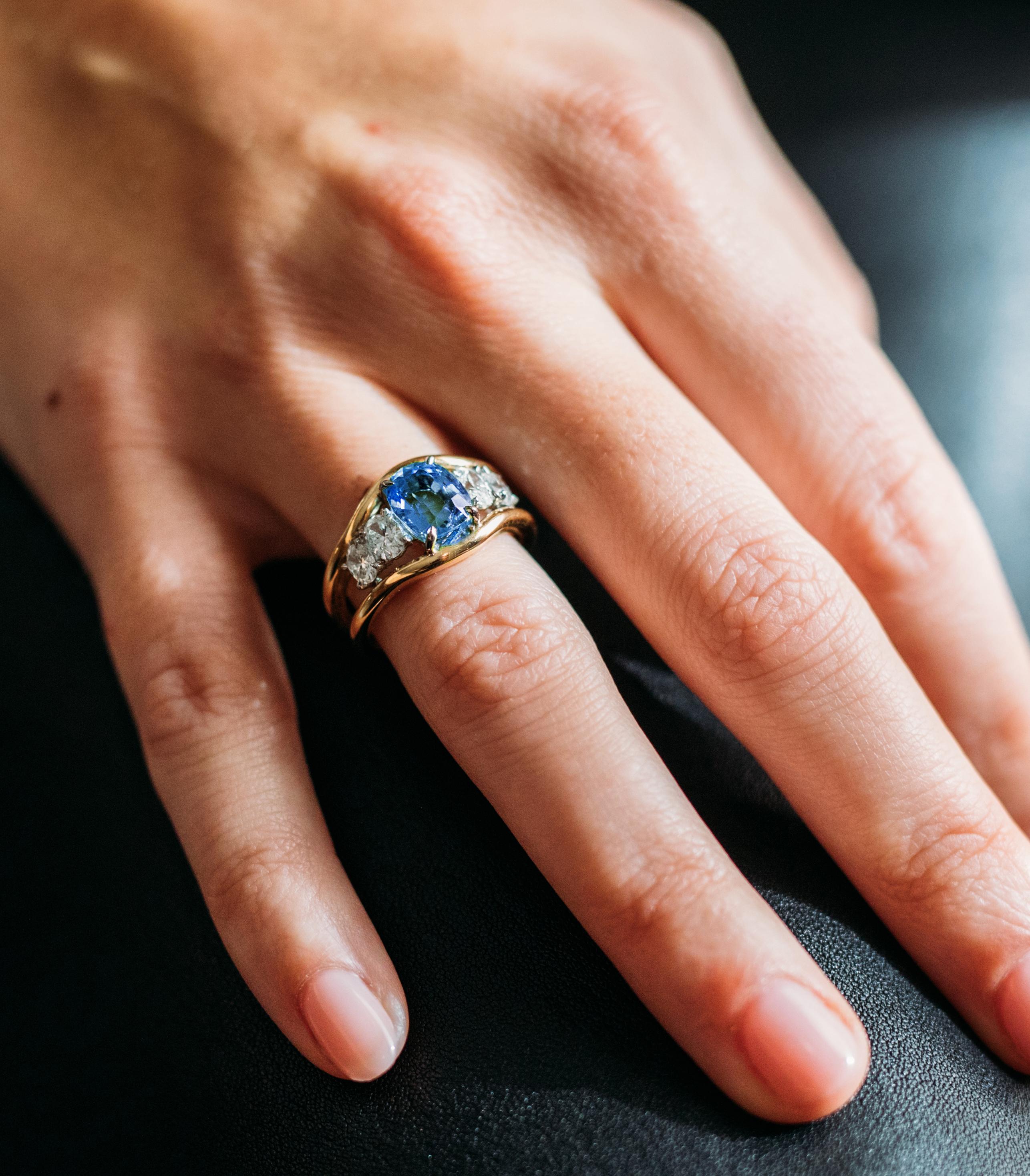 Cushion Cut Blue Sapphire and Diamond 18K Yellow Gold Cocktail Ring Engagement Ring For Sale