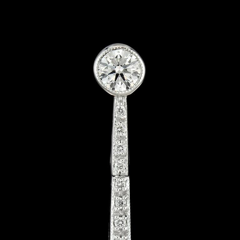 Orecchini a ciambella con zaffiro blu e diamanti in stile Art Déco in oro bianco 18 carati 1