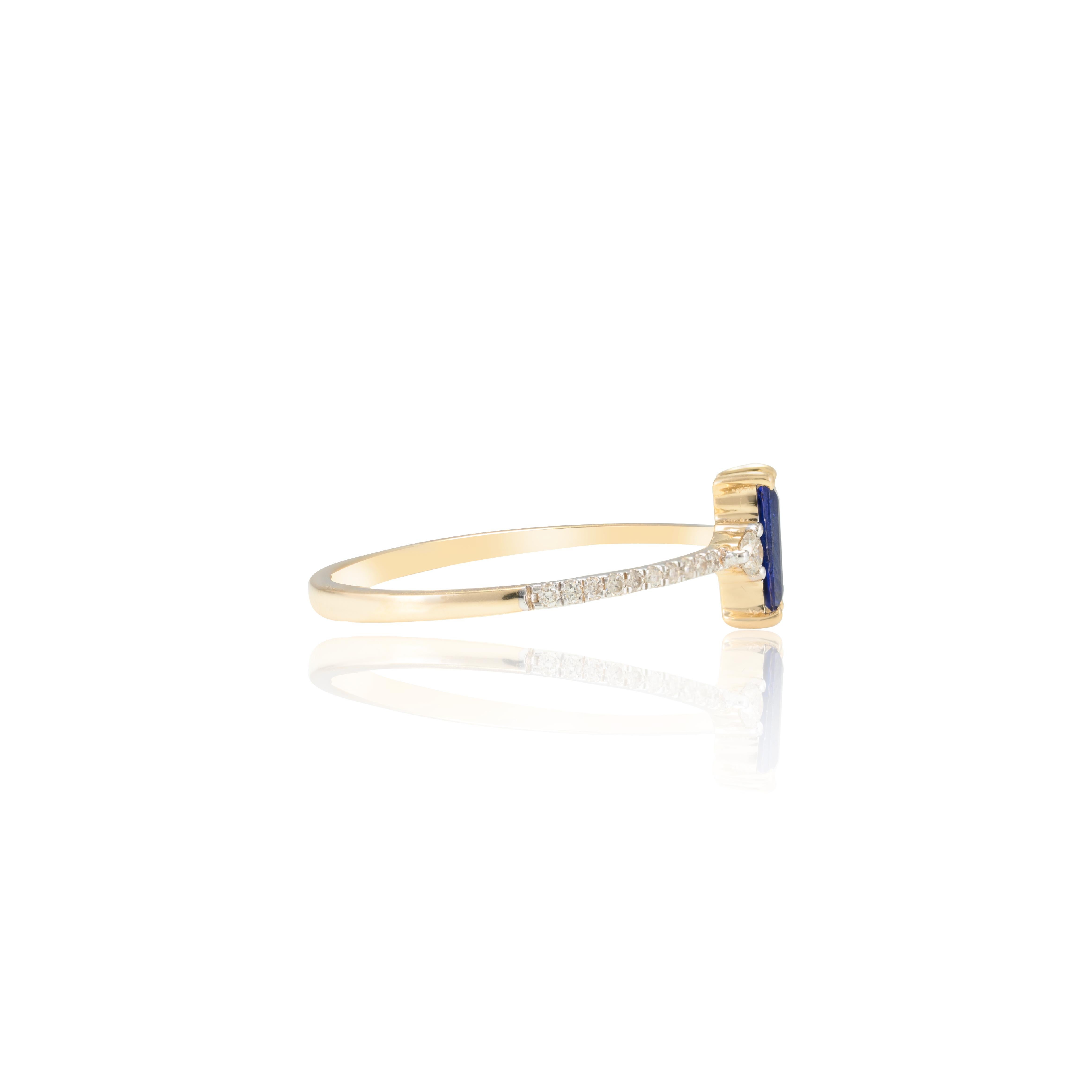 Im Angebot: Everyday-Ring aus 14k massivem Gelbgold mit blauem Baguette-Saphir und Diamant () 5