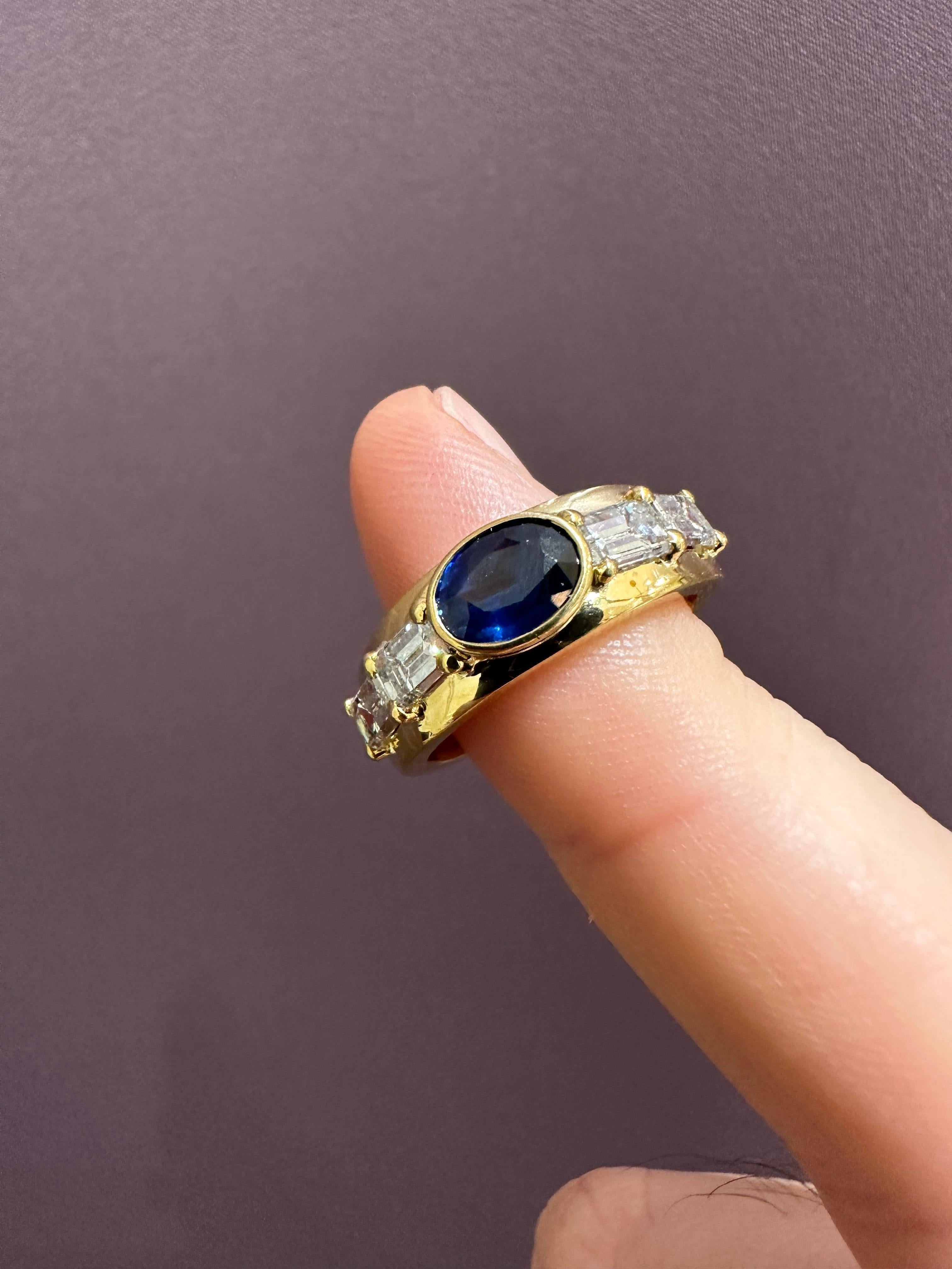 Contemporary Blue Sapphire and Diamond Band Ring set in Yellow Gold  For Sale
