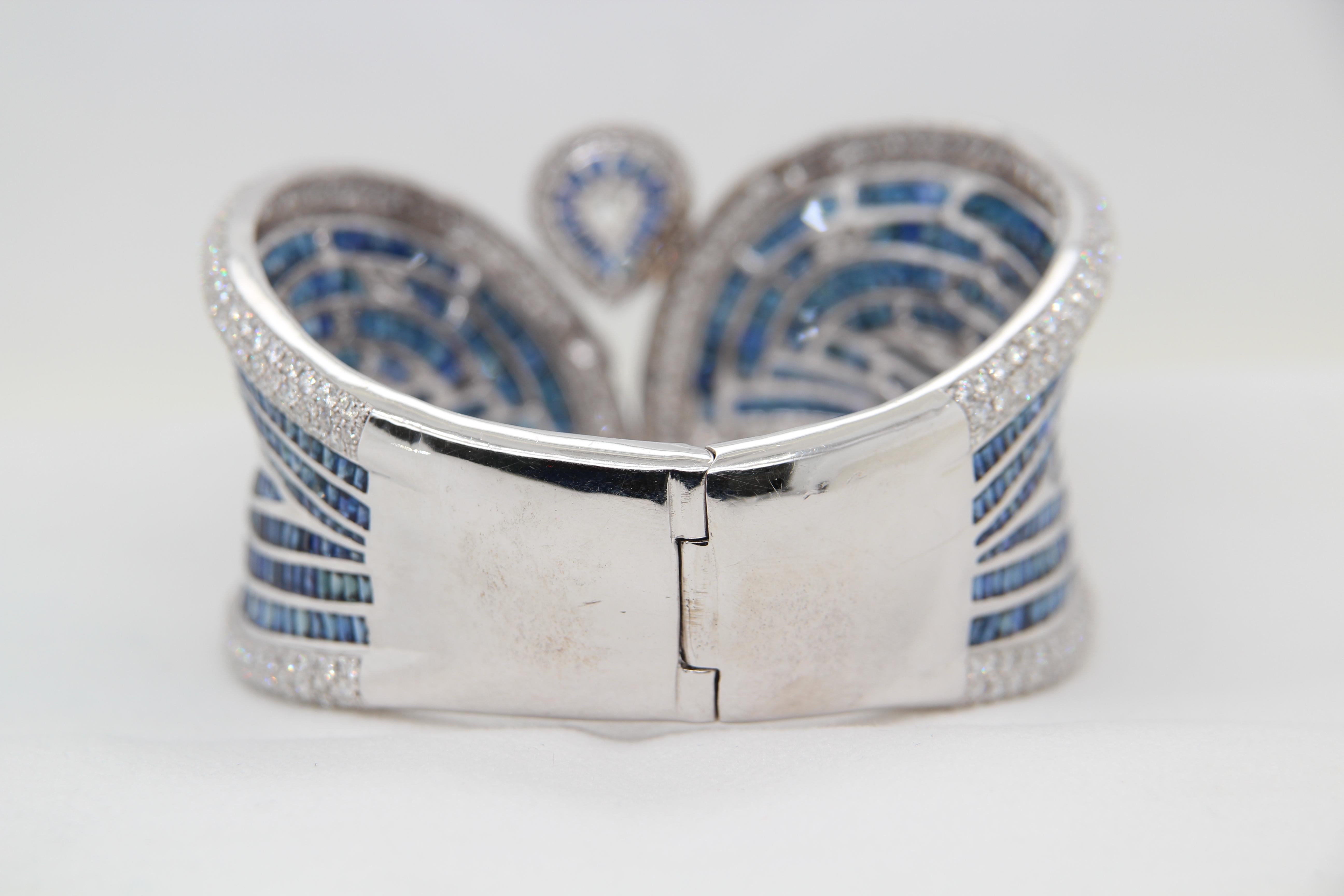 Armreif mit blauem Saphir und Diamant im Zustand „Neu“ in Bangkok, TH