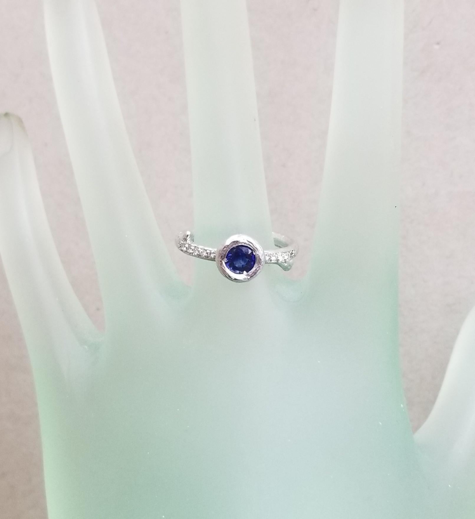 14k white gold Blue Sapphire and Diamond Bark Ring For Sale 2