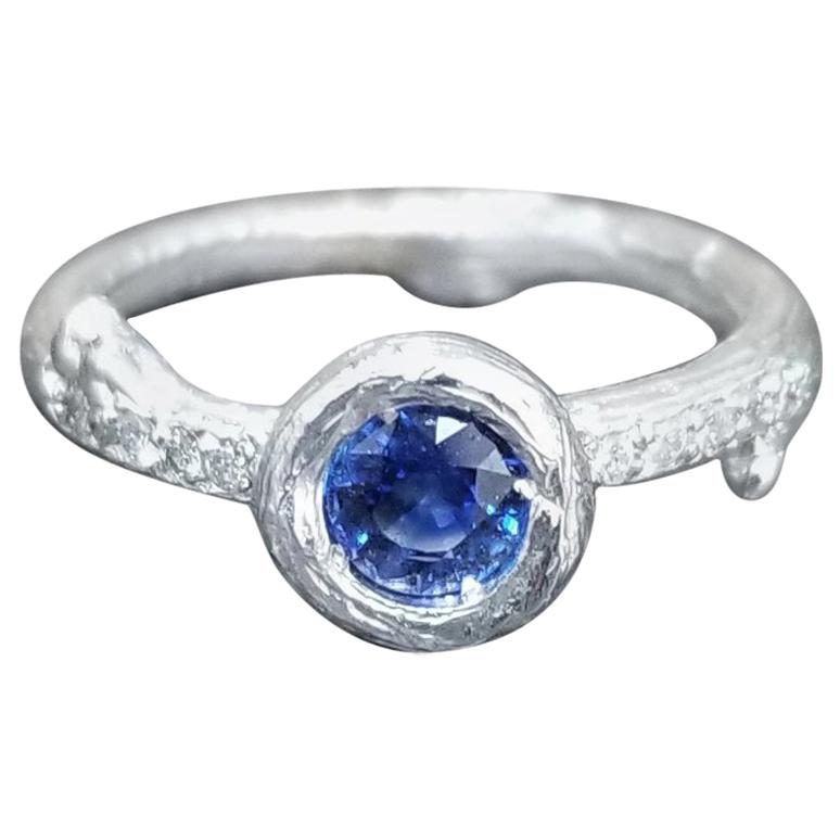 14k white gold Blue Sapphire and Diamond Bark Ring For Sale