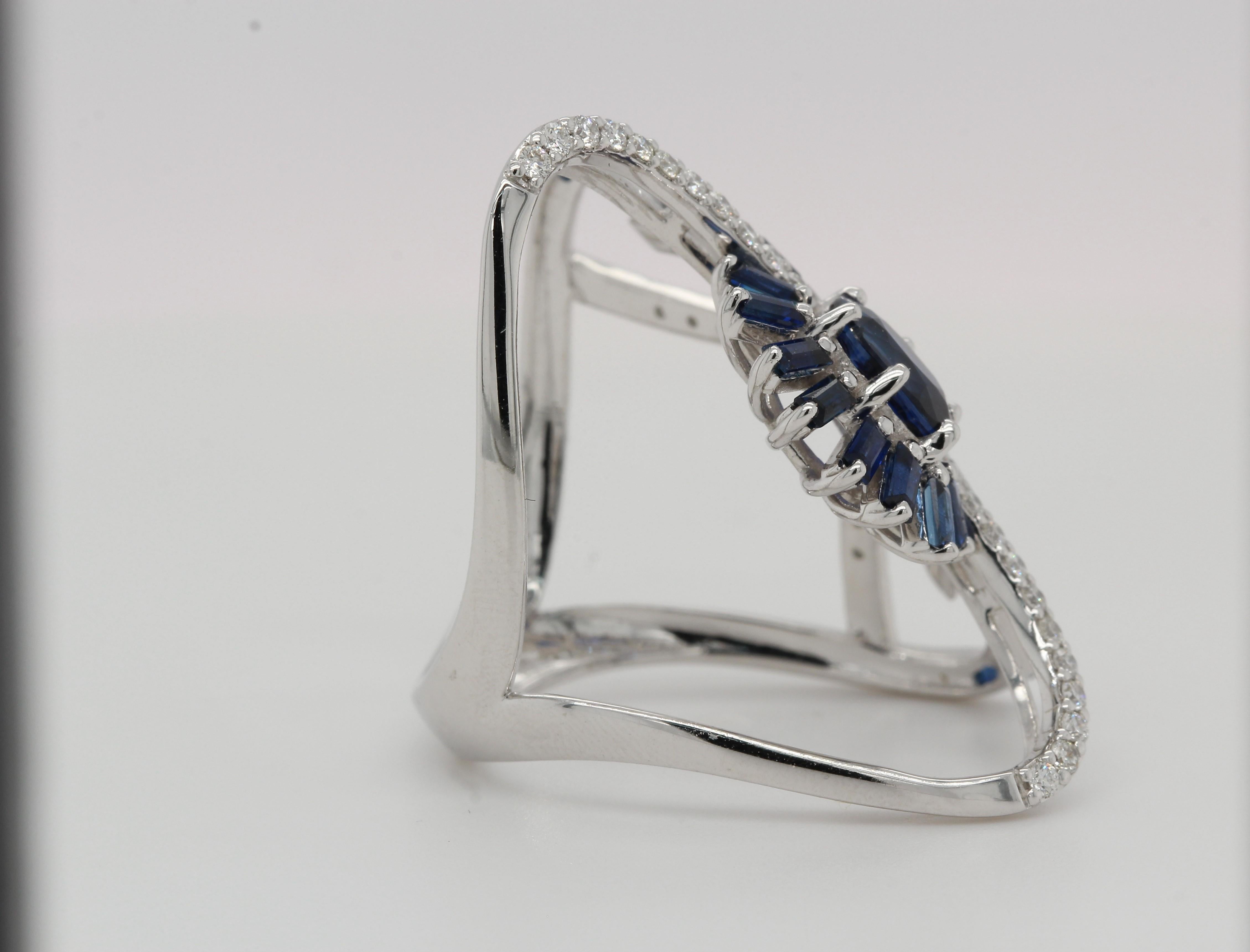 Bague papillon en or 18 carats, saphir bleu et diamants Unisexe en vente