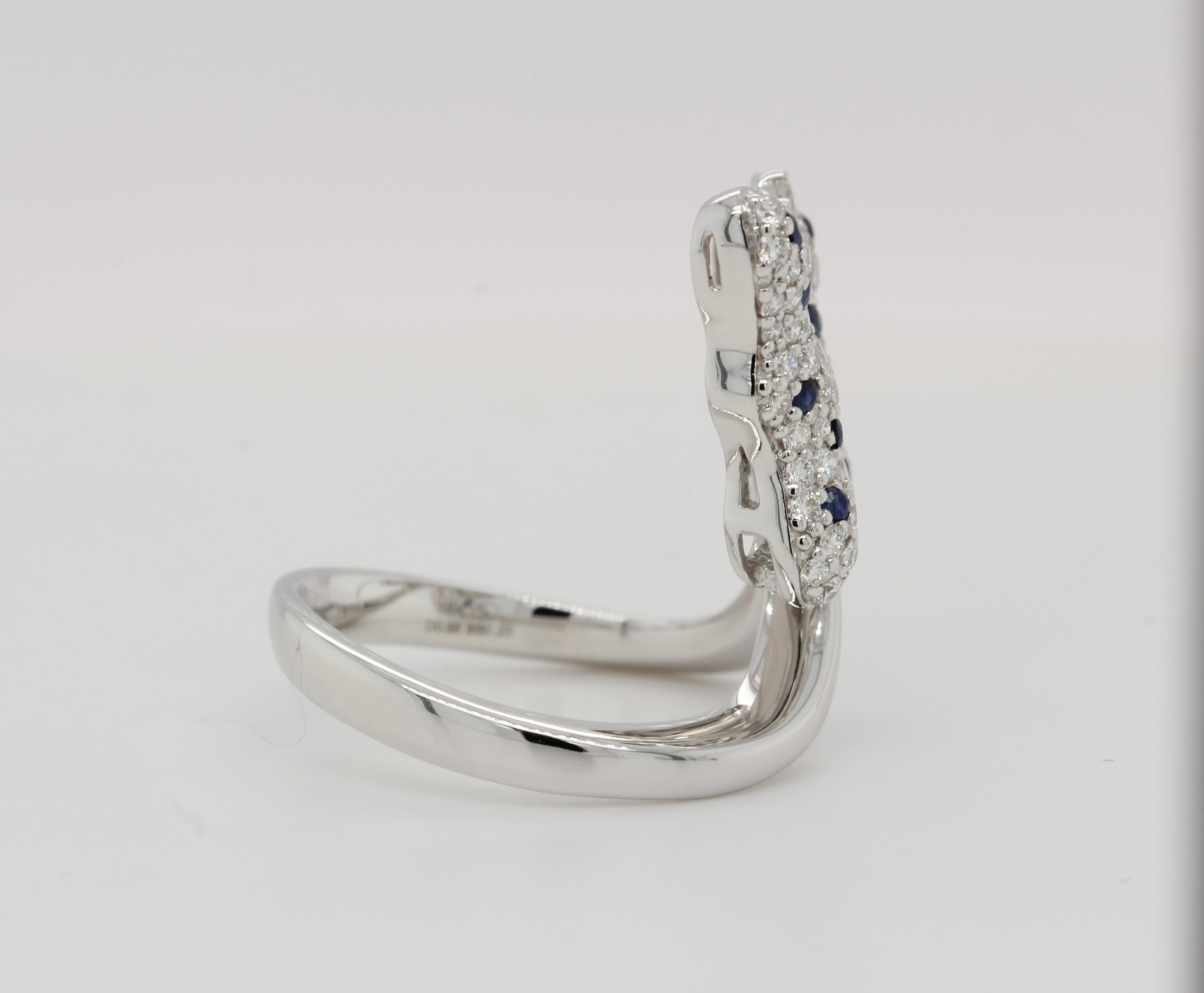 Anello a farfalla con zaffiro blu e diamanti in oro 18 carati in vendita 1