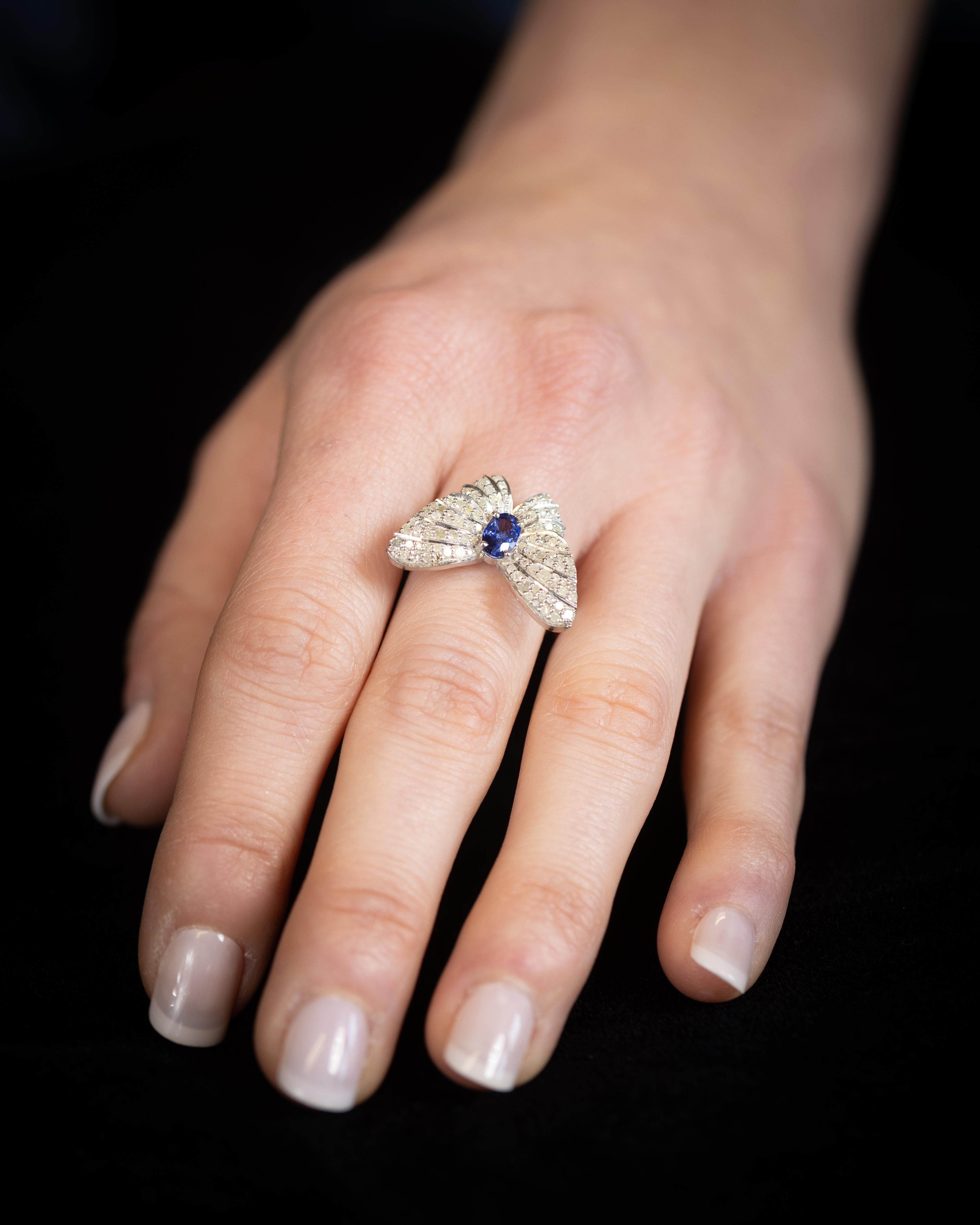Blue Sapphire and Diamond Buttlerfly Motif Ring In Excellent Condition For Sale In Nantucket, MA