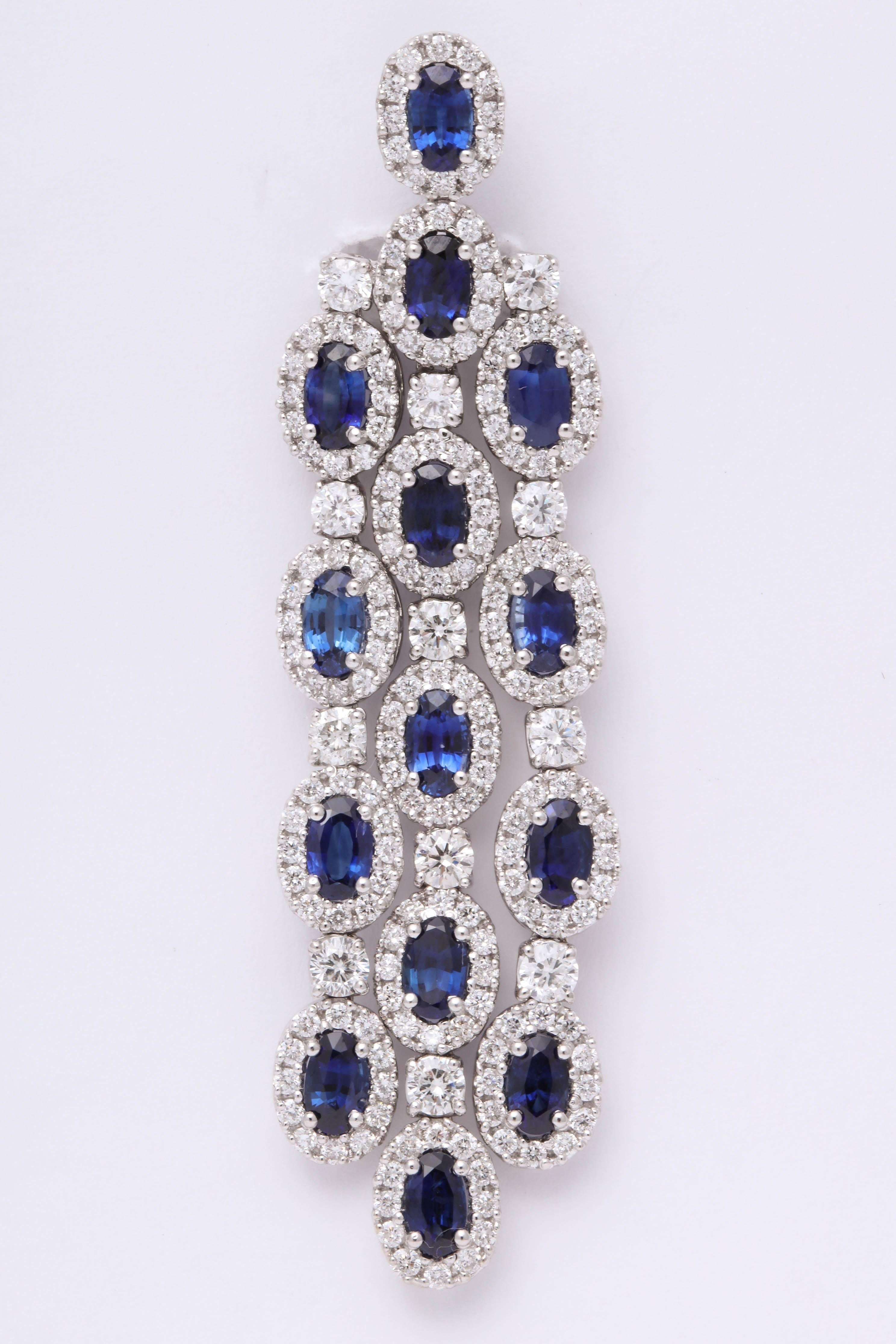 Chandelier-Ohrringe mit blauem Saphir und Diamant Damen im Angebot