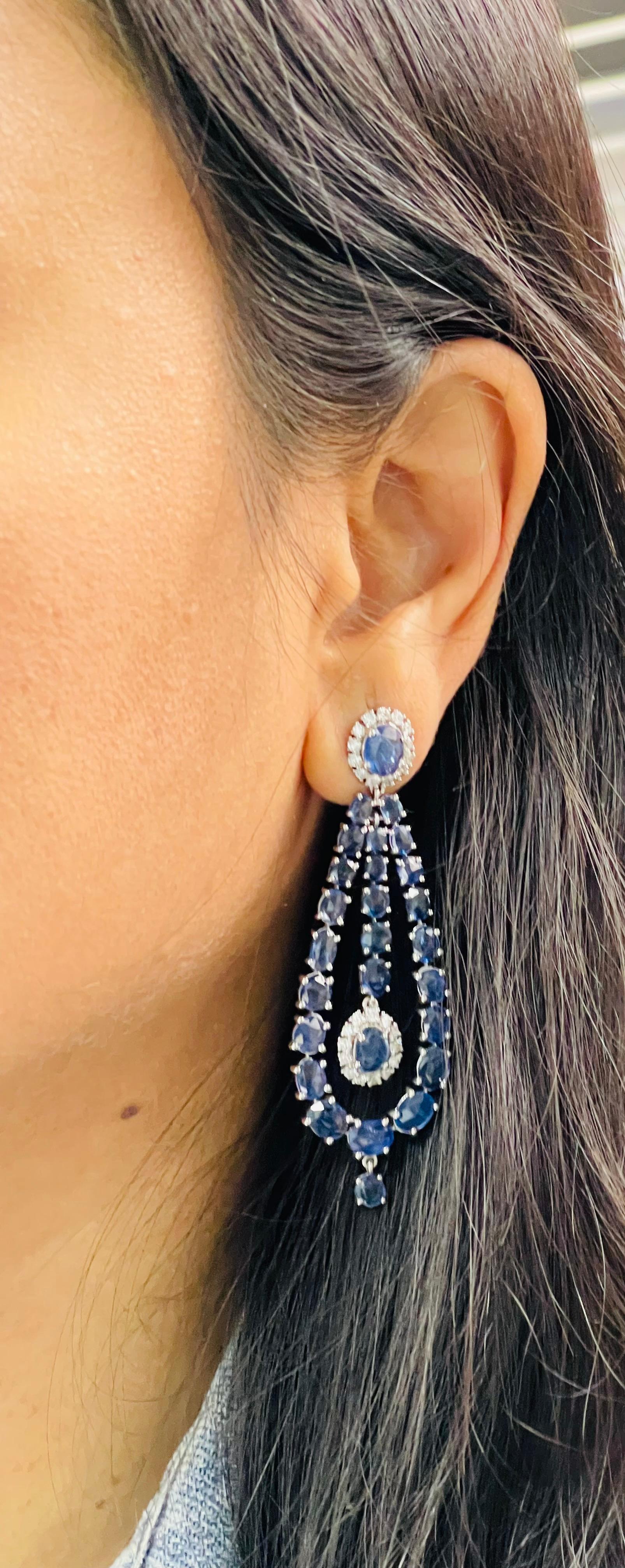  Boucles d'oreilles chandelier en or blanc 18 carats, saphir bleu et diamant.  en vente 1