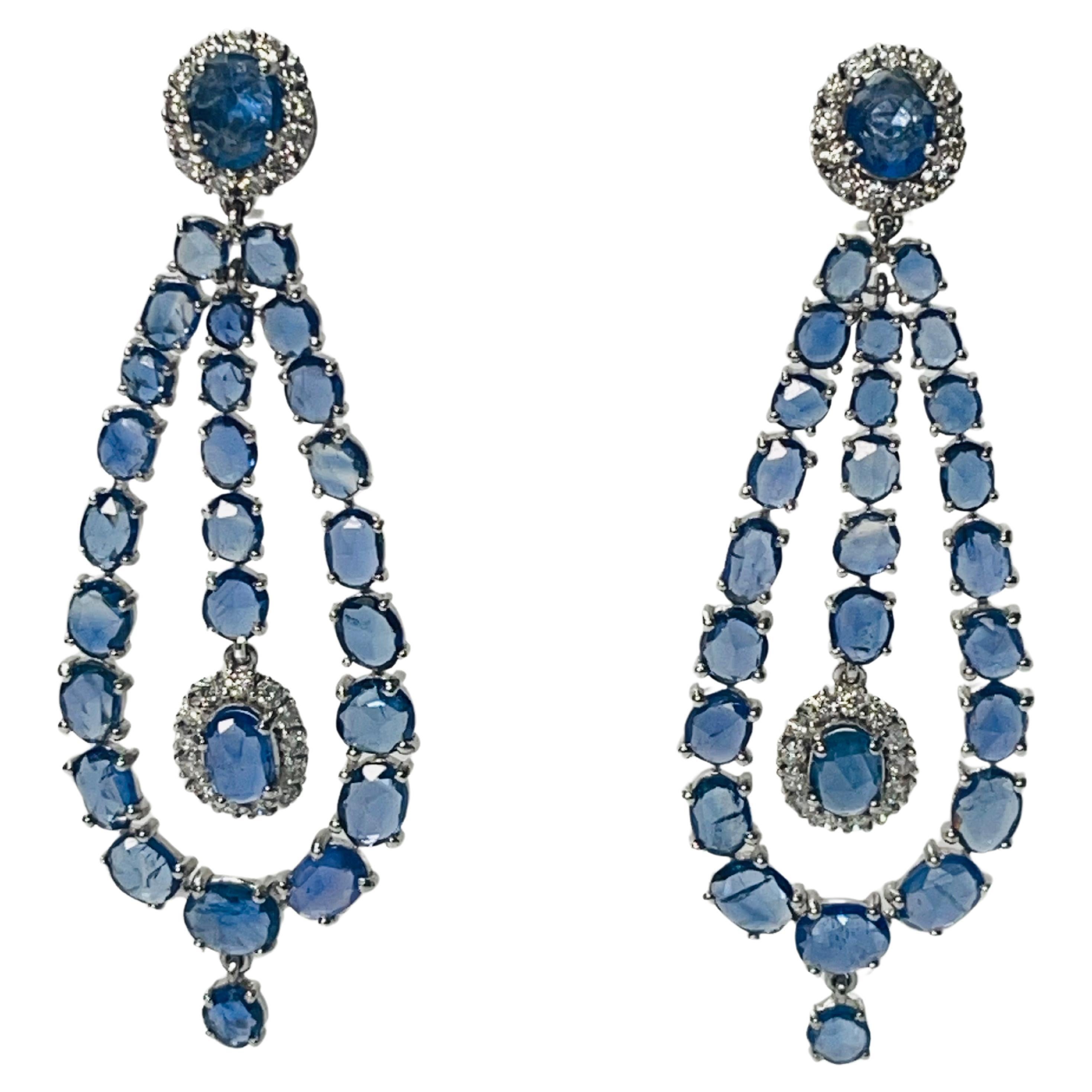  Boucles d'oreilles chandelier en or blanc 18 carats, saphir bleu et diamant. 