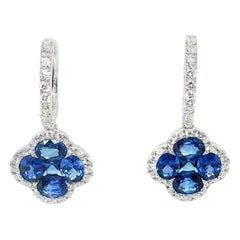 Blauer Saphir und Diamant Kleeblatt-Ohrringe aus 18k Weißgold