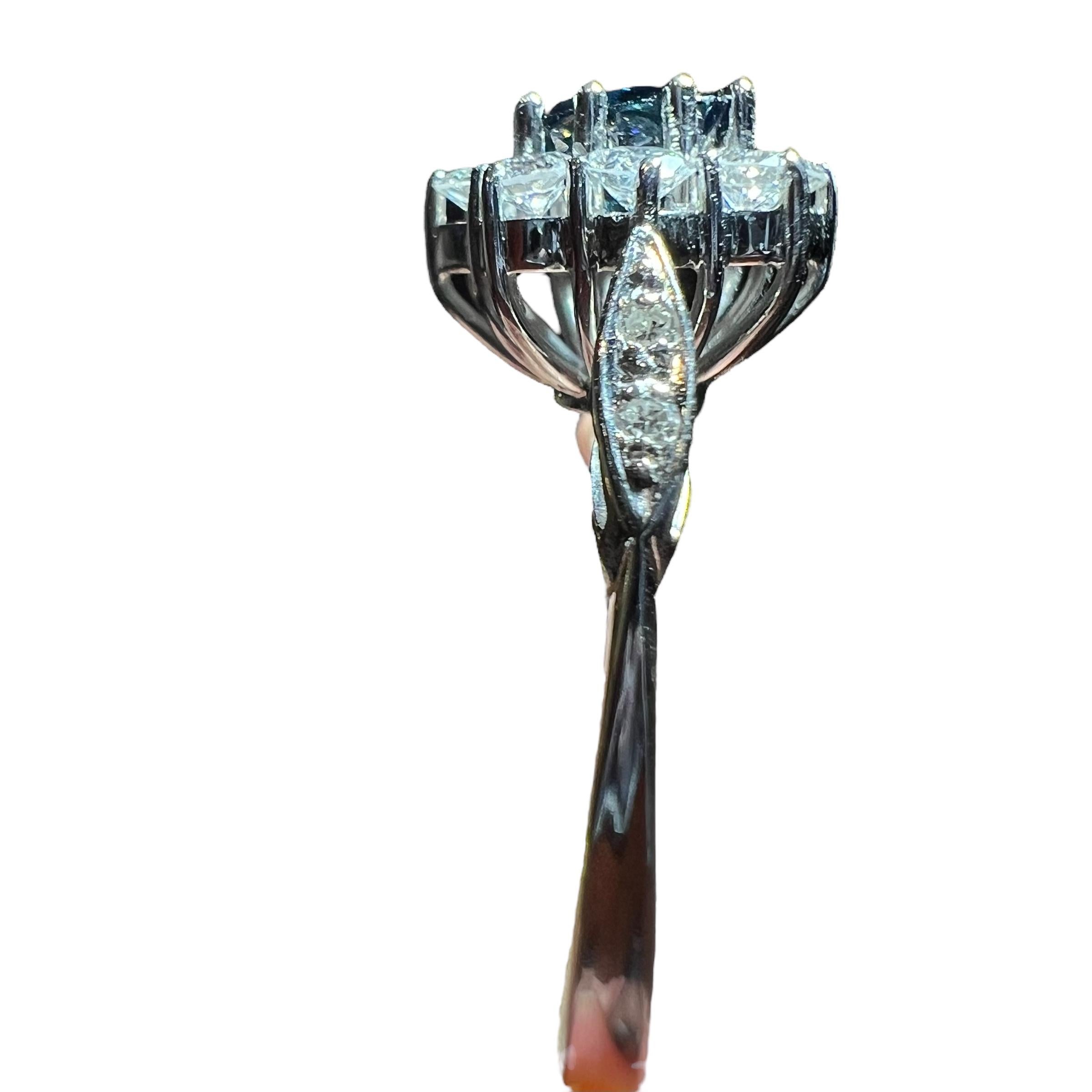 Bague à saphir bleu et diamant en or blanc 18 carats, vers 1950 en vente 1