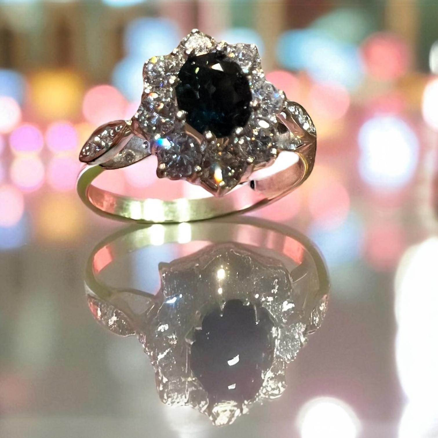 Bague à saphir bleu et diamant en or blanc 18 carats, vers 1950 en vente 2