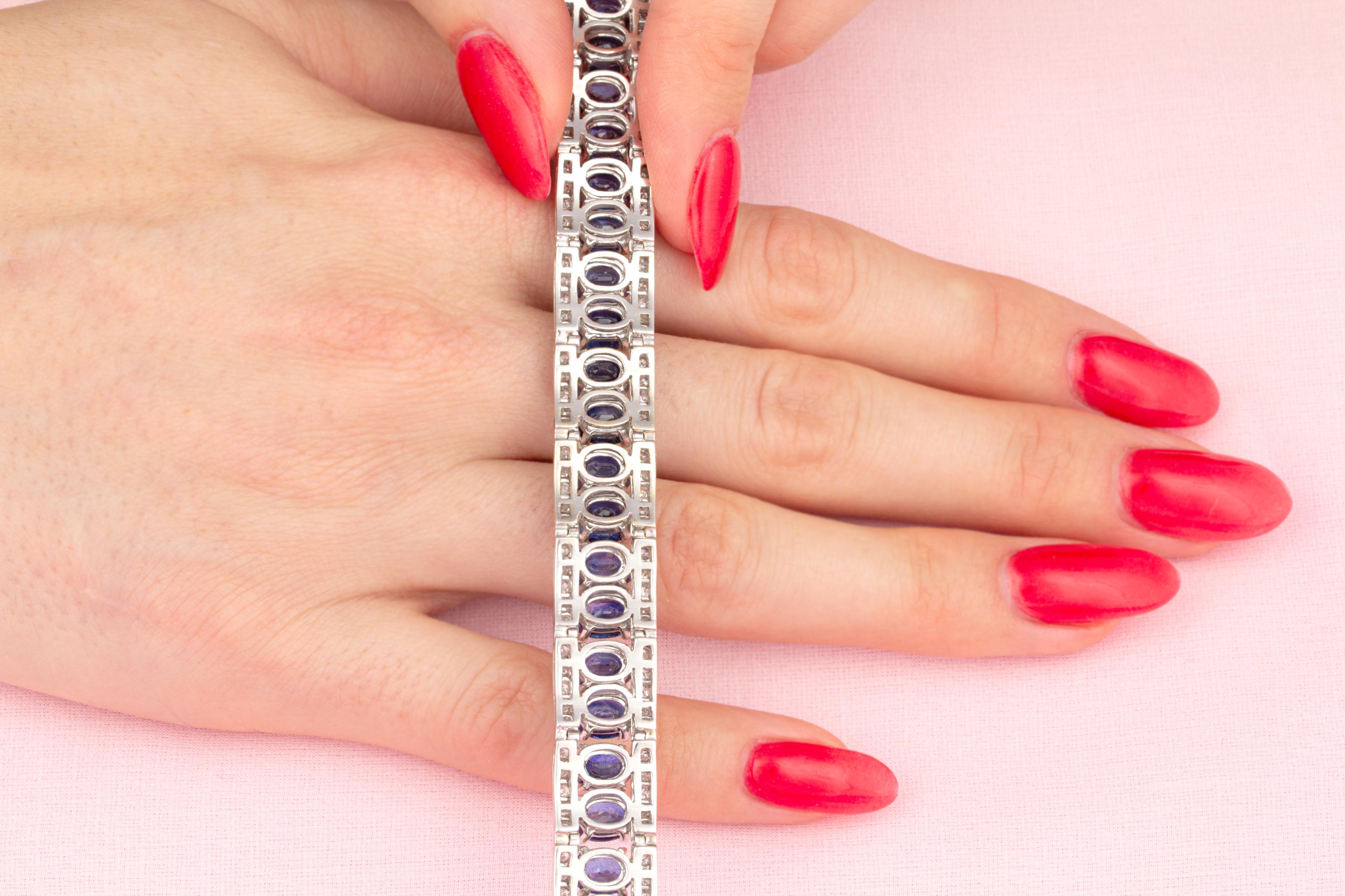 Artiste Bracelet manchette en saphir bleu et diamant Design/One par Ella Gafter en vente