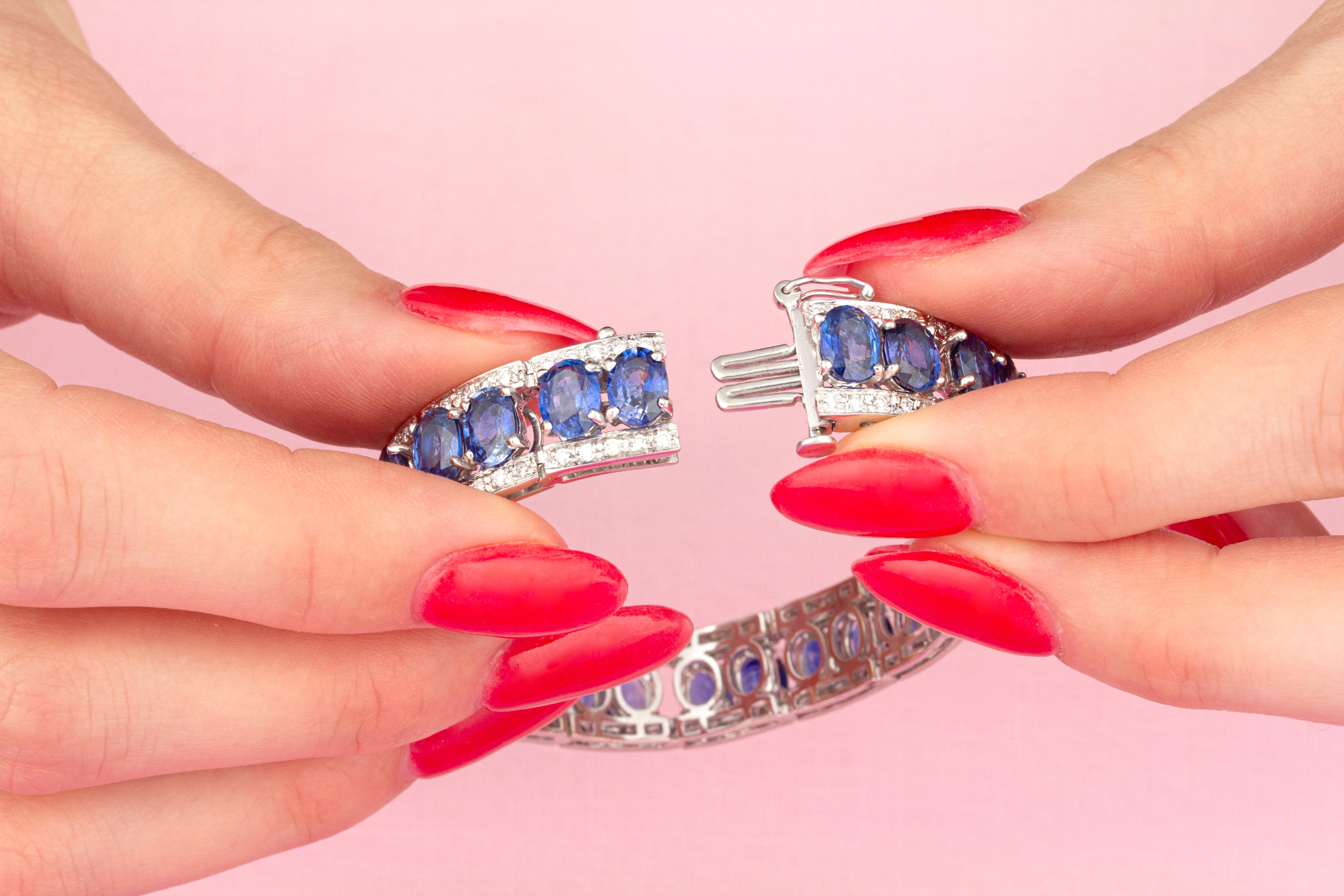 Taille ovale Bracelet manchette en saphir bleu et diamant Design/One par Ella Gafter en vente