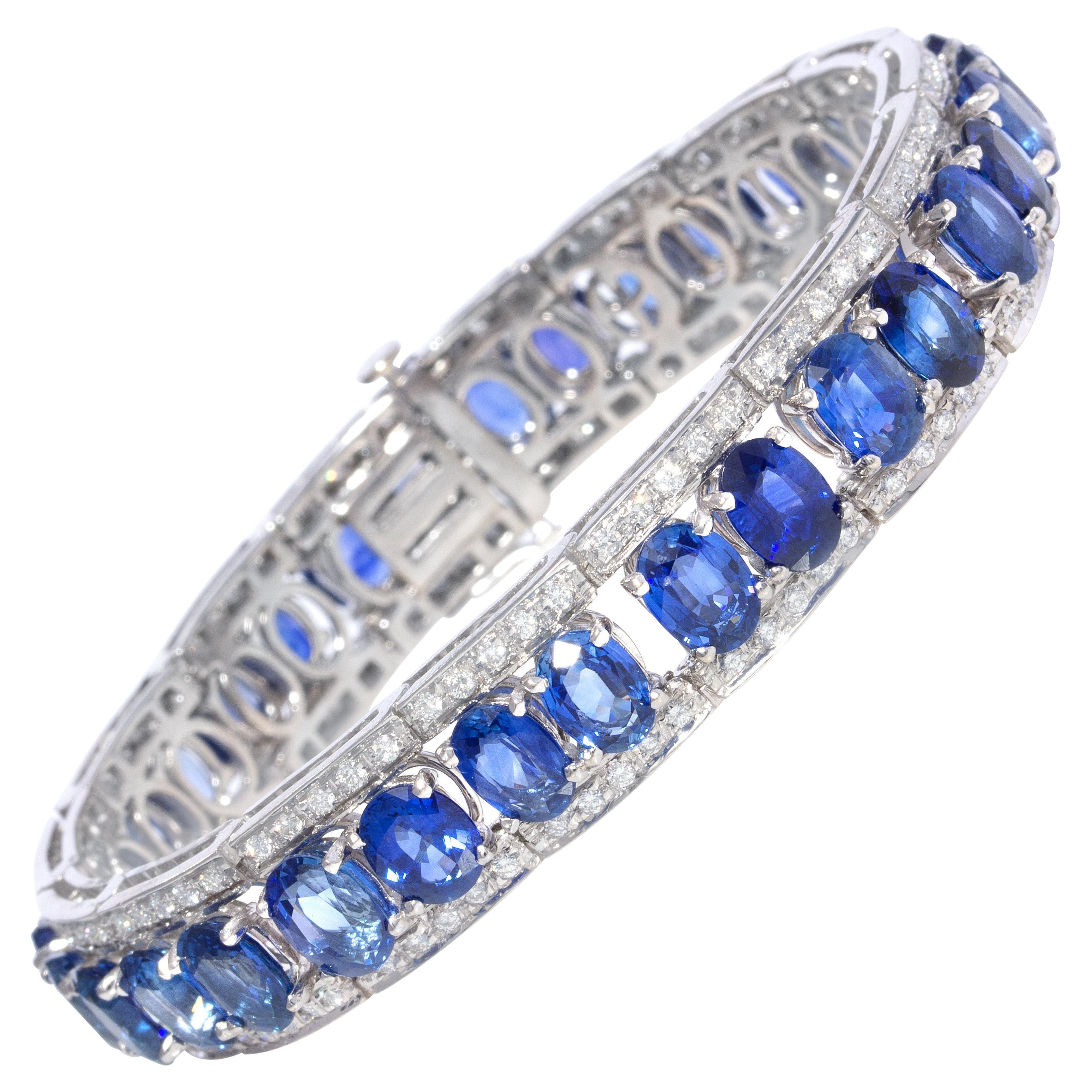 Manschettenarmband mit blauem Saphir und Diamanten, Design von Ella Gafter