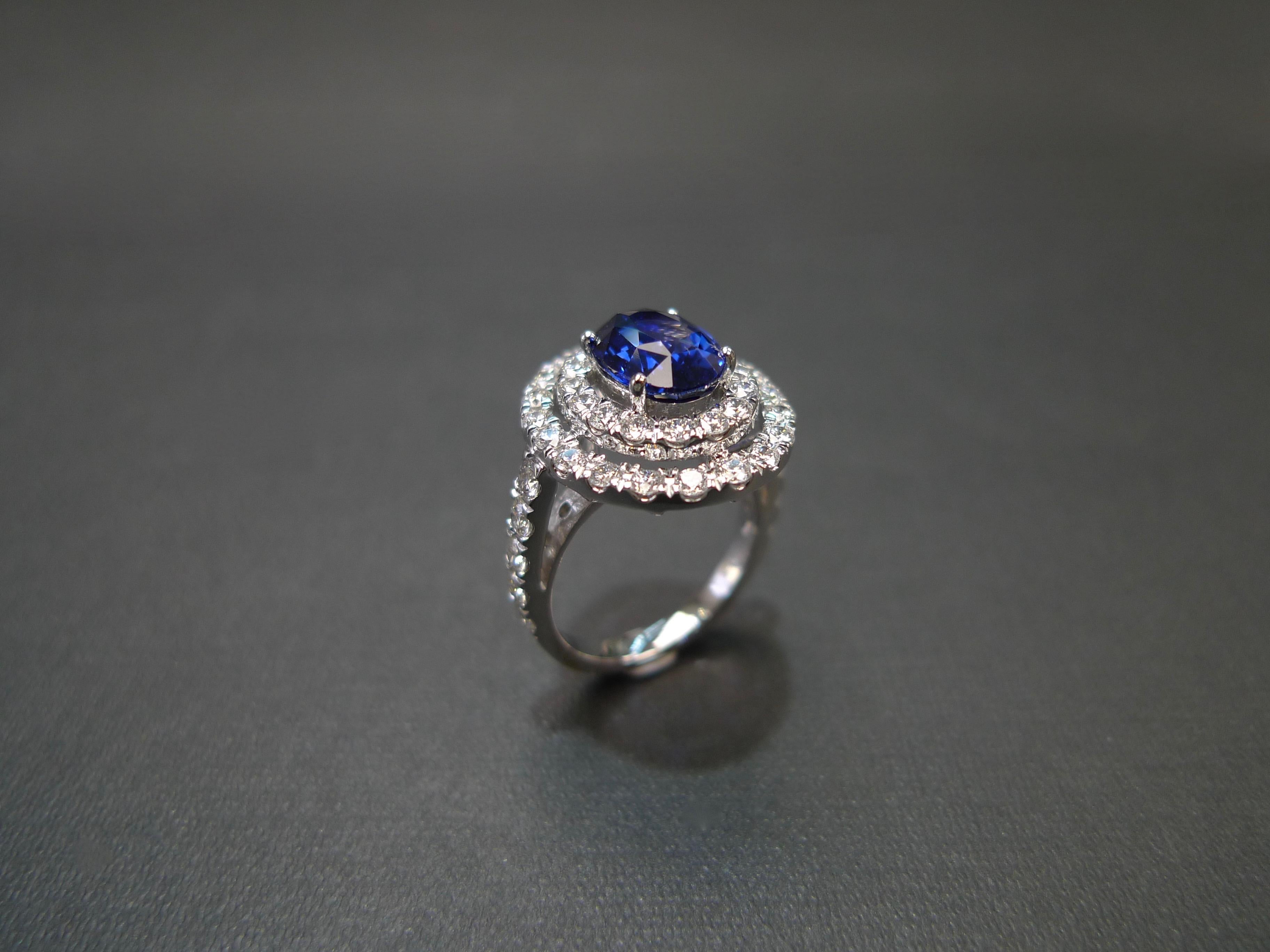 Bague de fiançailles cocktail en saphir bleu et double halo de diamants certifiée GIA en vente 5